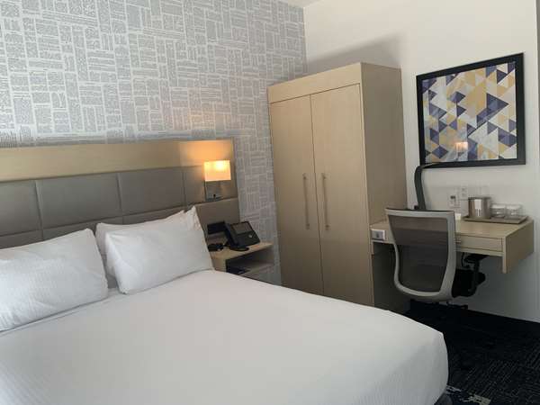 1 Queen Bed, Non-Smoking, Ground Floor, Desk, Wi-Fi