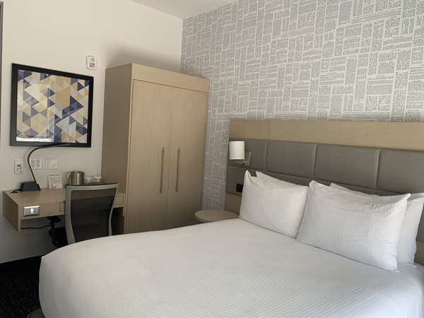 1 Queen Bed, Non-Smoking, Ground Floor, Desk, Wi-Fi