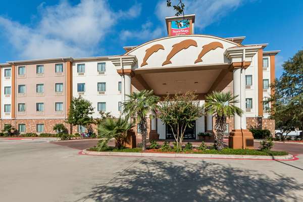 Exterior view - SureStay Plus Hotel by Best Western Seaworld San Antonio