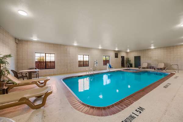 Pool - SureStay Plus Hotel by Best Western Seaworld San Antonio