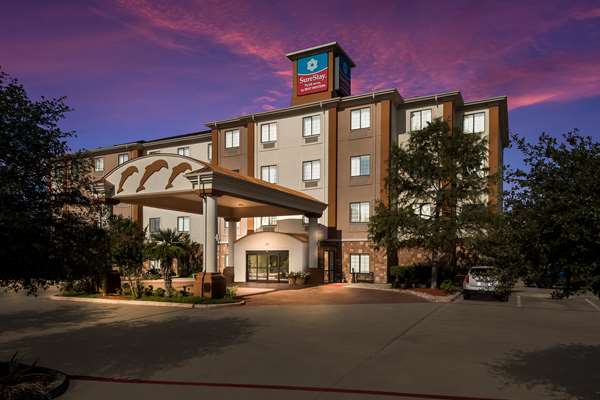 Exterior view - SureStay Plus Hotel by Best Western Seaworld San Antonio