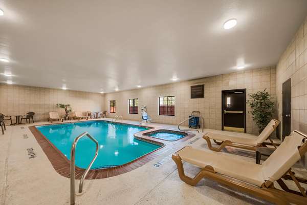 Pool - SureStay Plus Hotel by Best Western Seaworld San Antonio