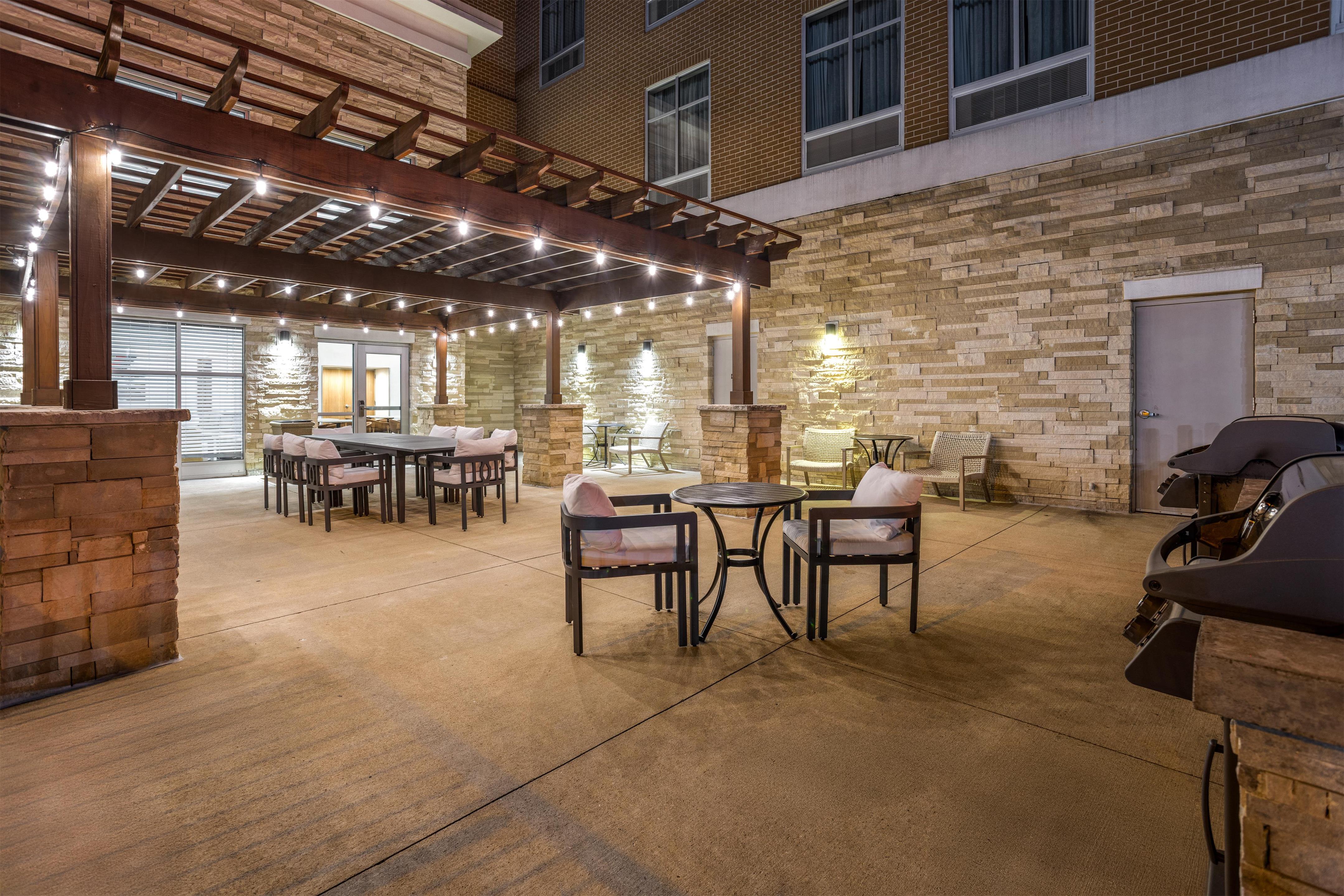 Exterior | Homewood Suites by Hilton Cincinnati-Midtown, OH