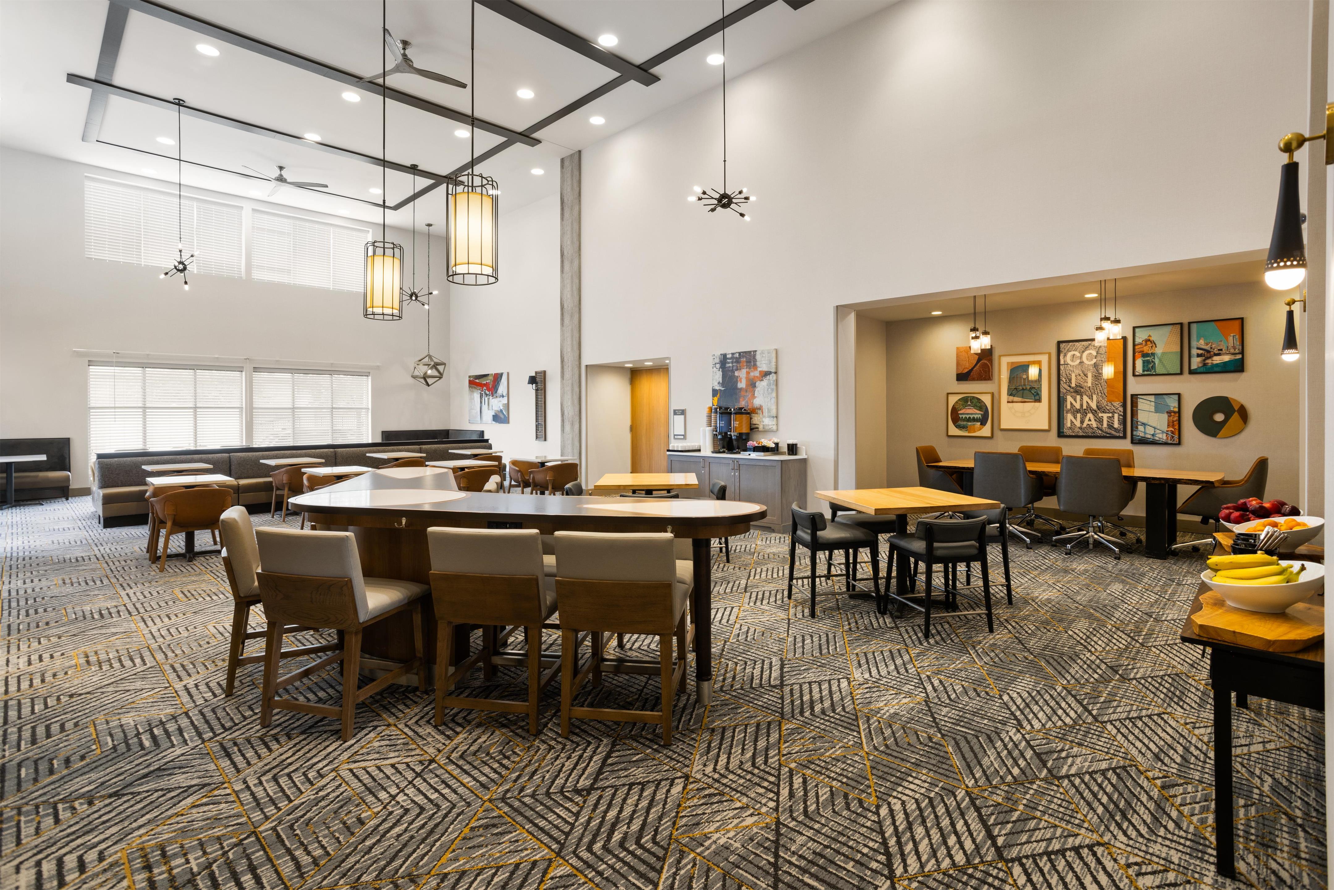 Lobby | Homewood Suites by Hilton Cincinnati-Midtown, OH