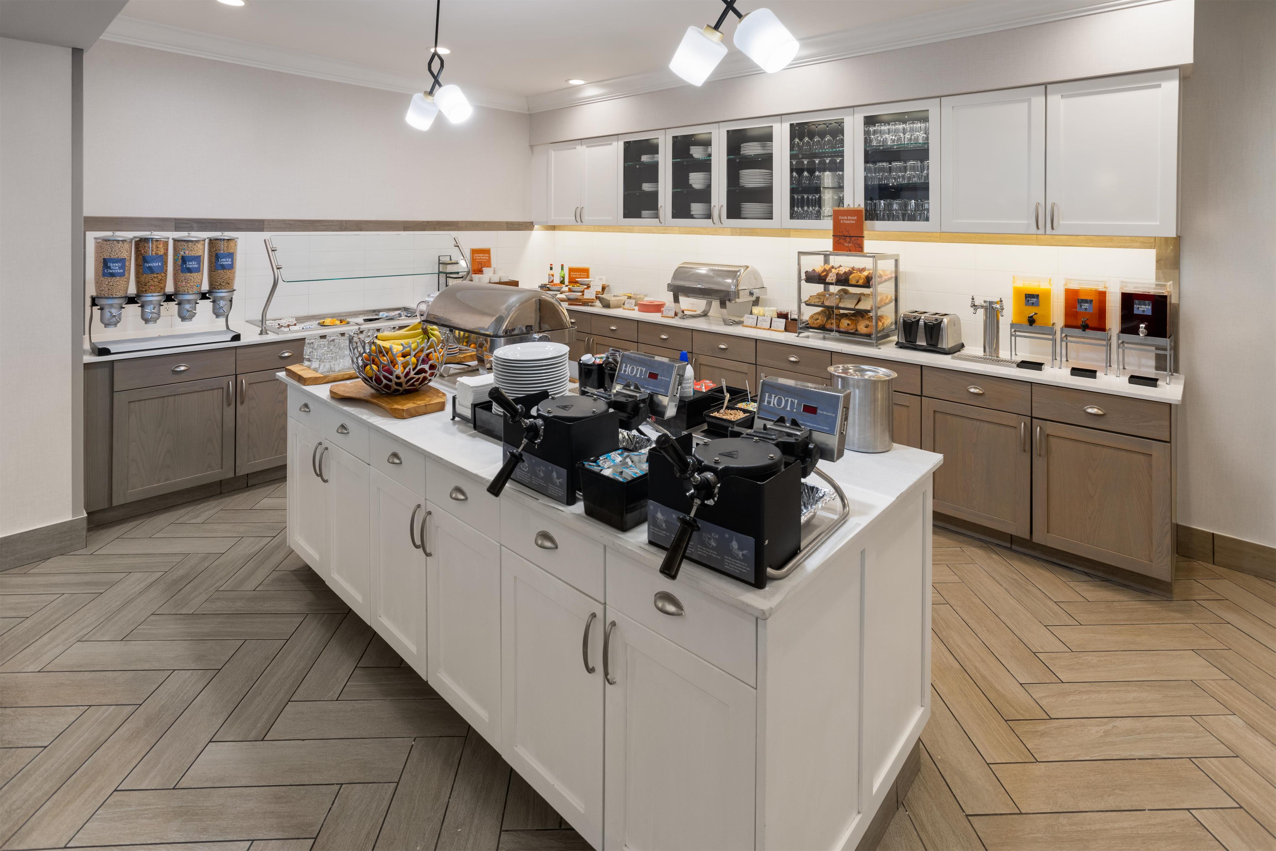 Breakfast Area | Homewood Suites by Hilton Cincinnati-Midtown, OH
