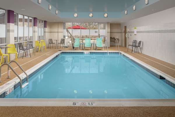 Pool - Home2 Suites by Hilton Edison - I-287, Exit 3