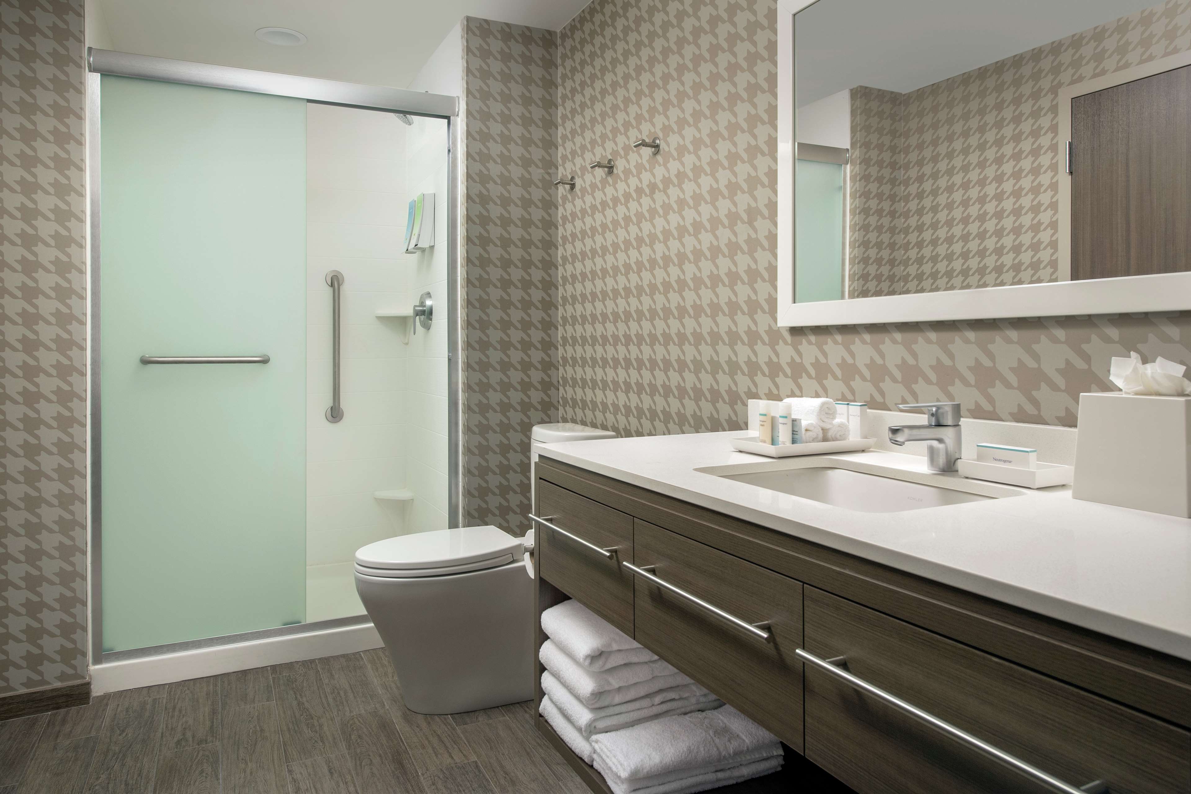 Home2 Suites by Hilton Edison - Tap to explore photos
