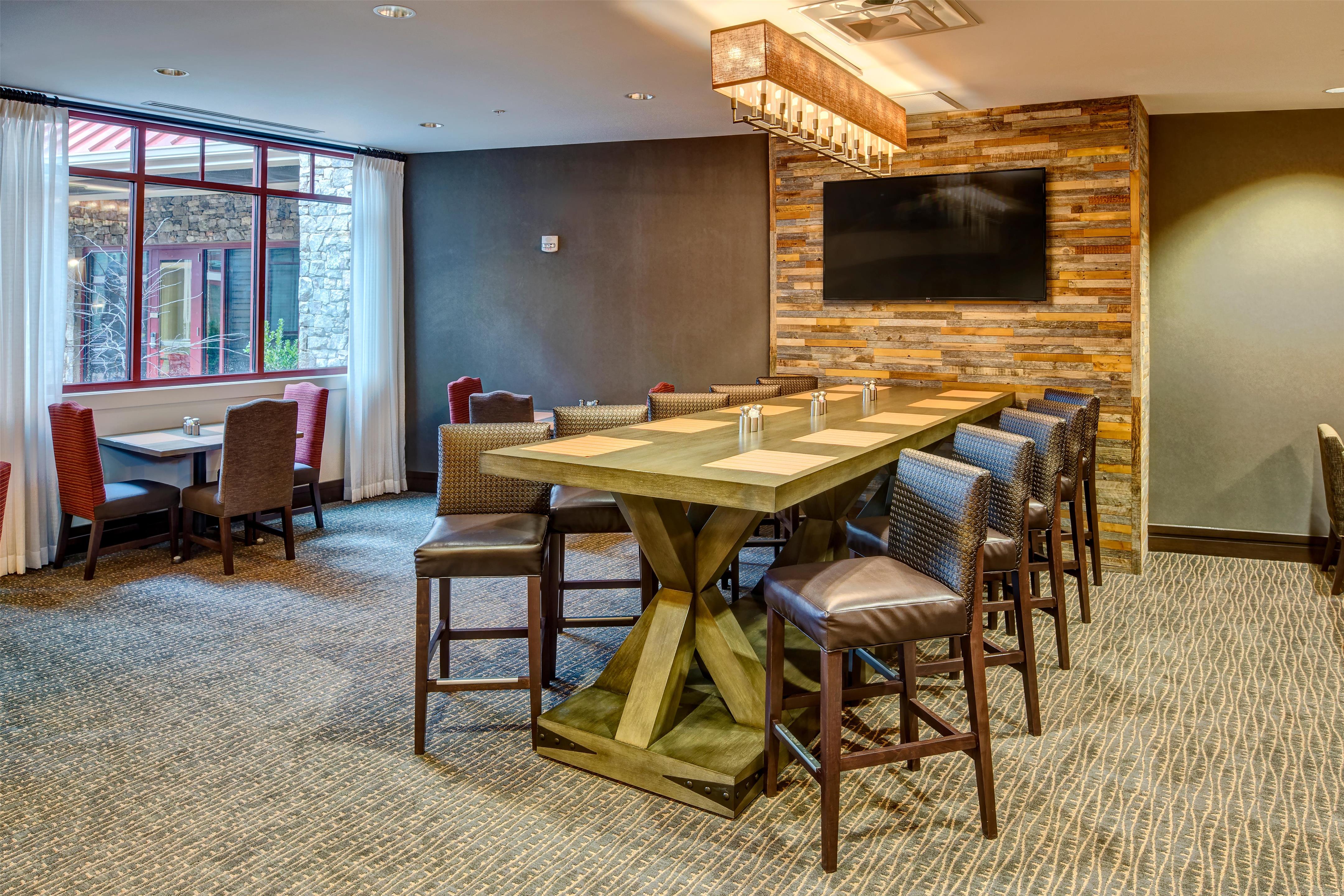 BarLounge | Black Fox Lodge Pigeon Forge, Tapestry Collection by Hilton