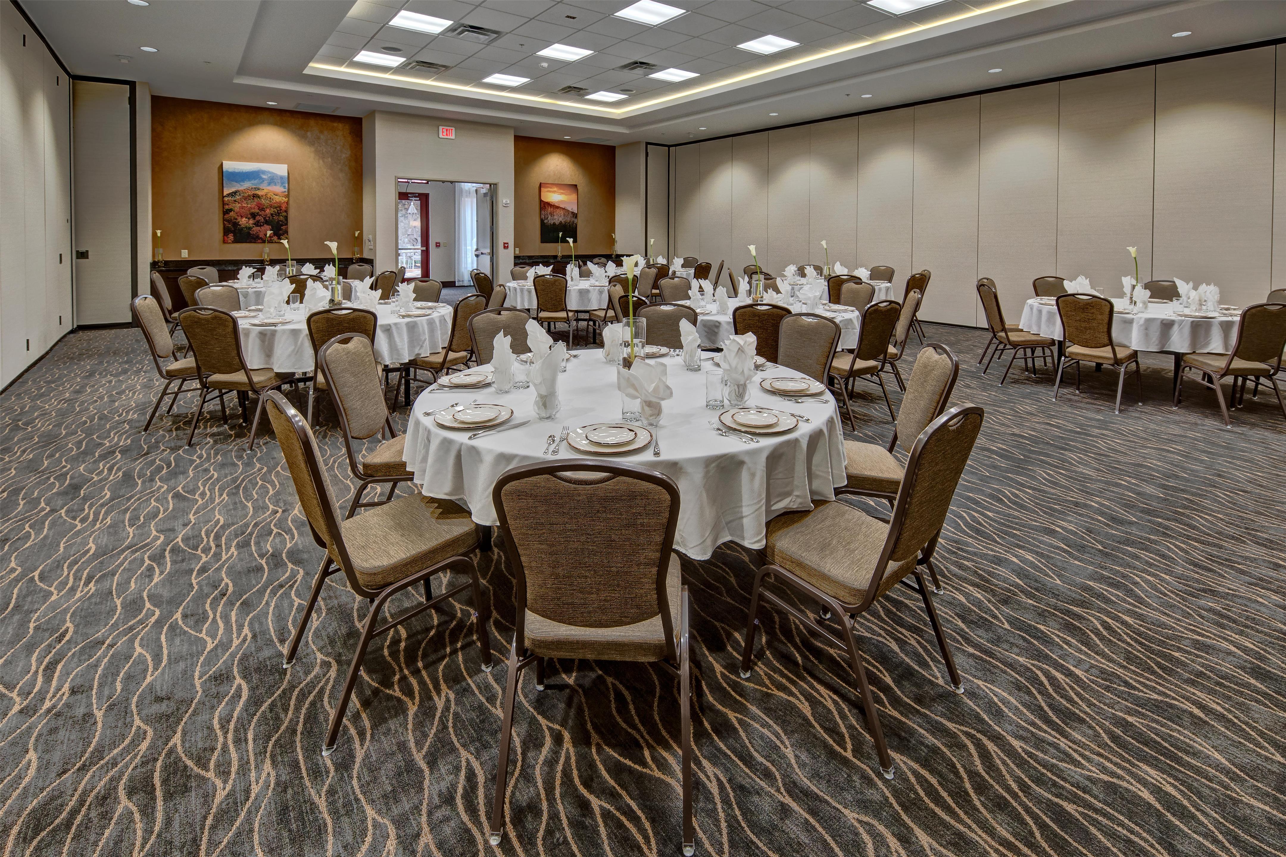 Restaurant | Black Fox Lodge Pigeon Forge, Tapestry Collection by Hilton