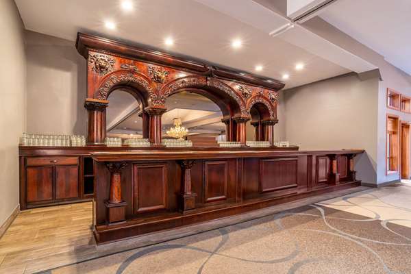 Bar - Riverview Inn & Suites Rockford