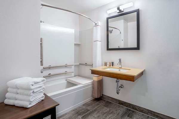  - Riverview Inn & Suites Rockford