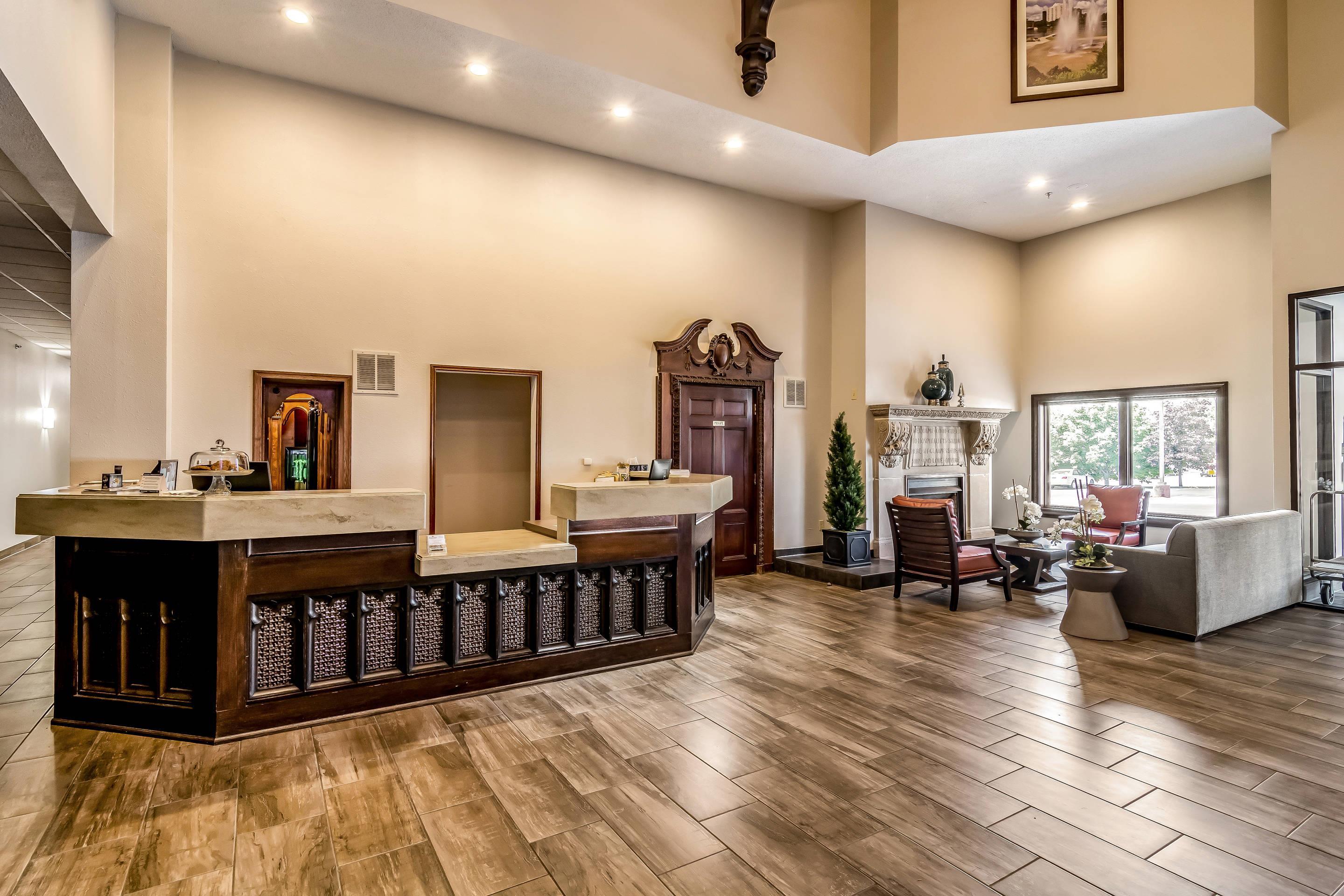 Spacious lobby with sitting area | Riverview Inn & Suites, Ascend Hotel Collection