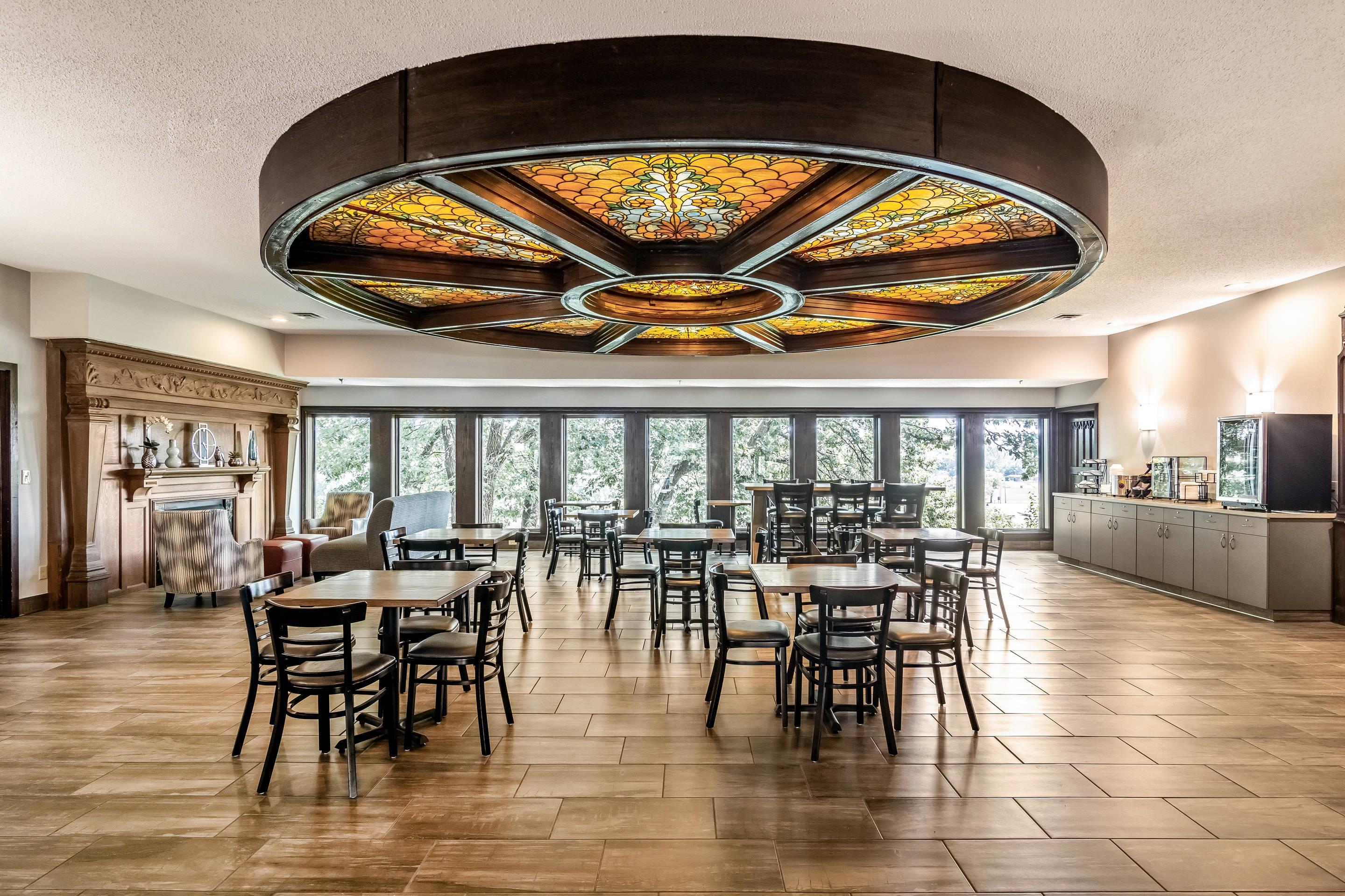 Free hot breakfast | Riverview Inn & Suites, Ascend Hotel Collection