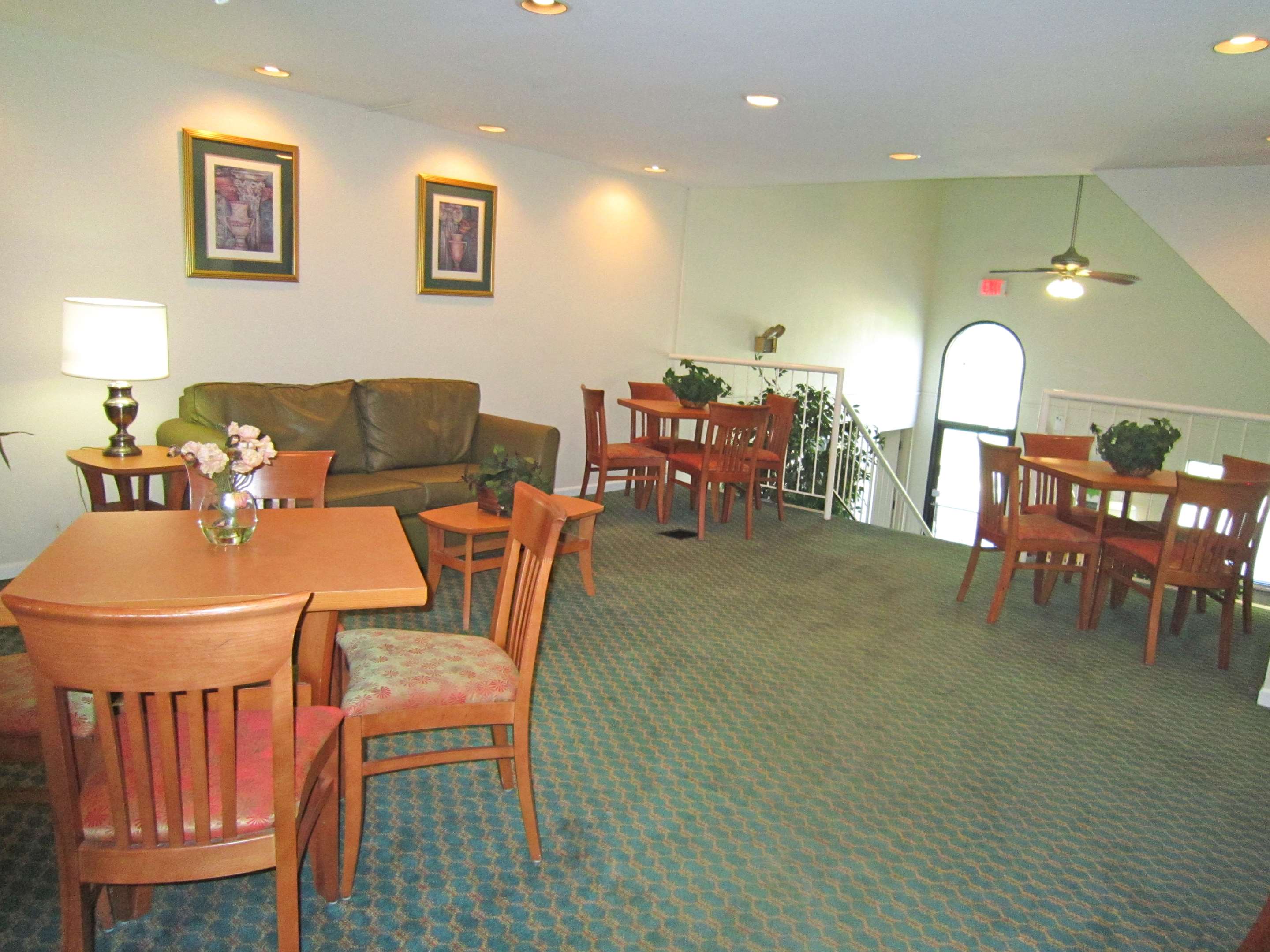 Breakfast Room | Extended Stay America Suites - Columbus - East