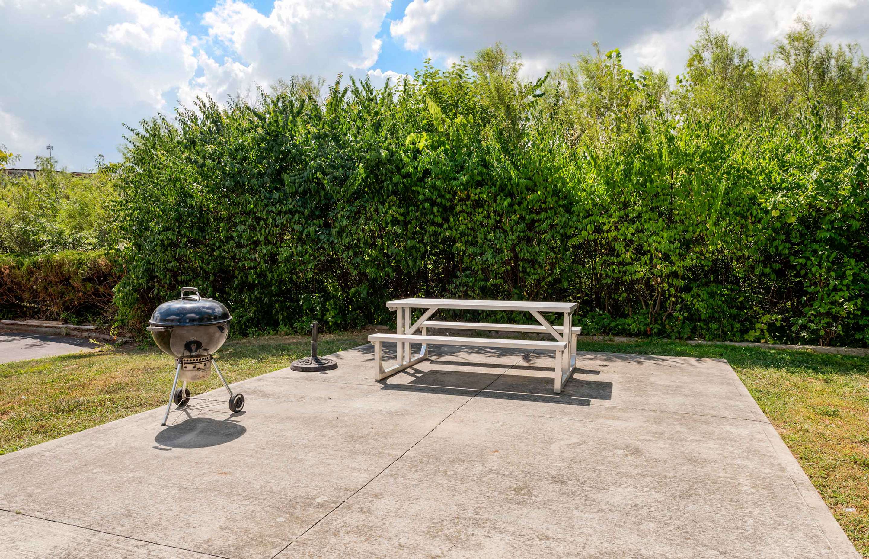 Picnic Area | Extended Stay America Suites - Dayton - South