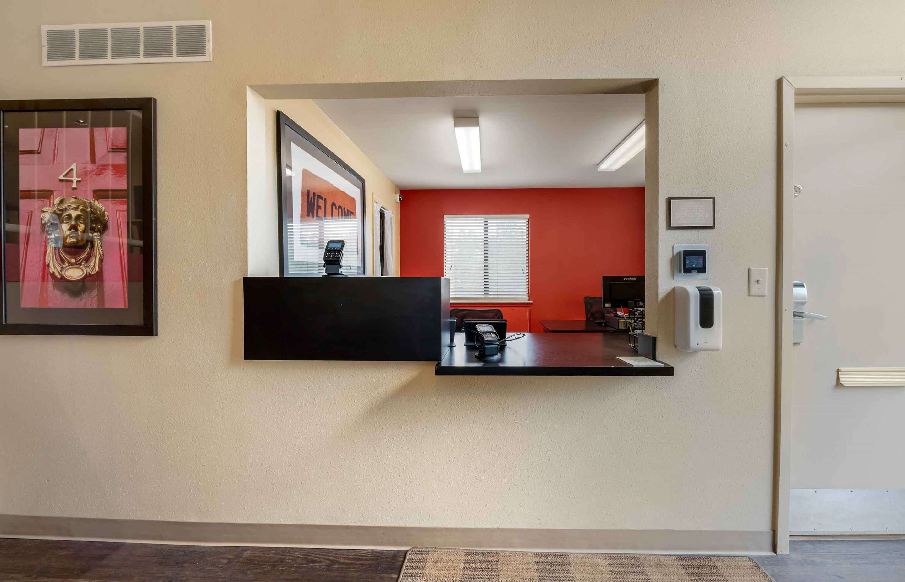 Lobby and Guest Check-in | Extended Stay America Suites - Dayton - South