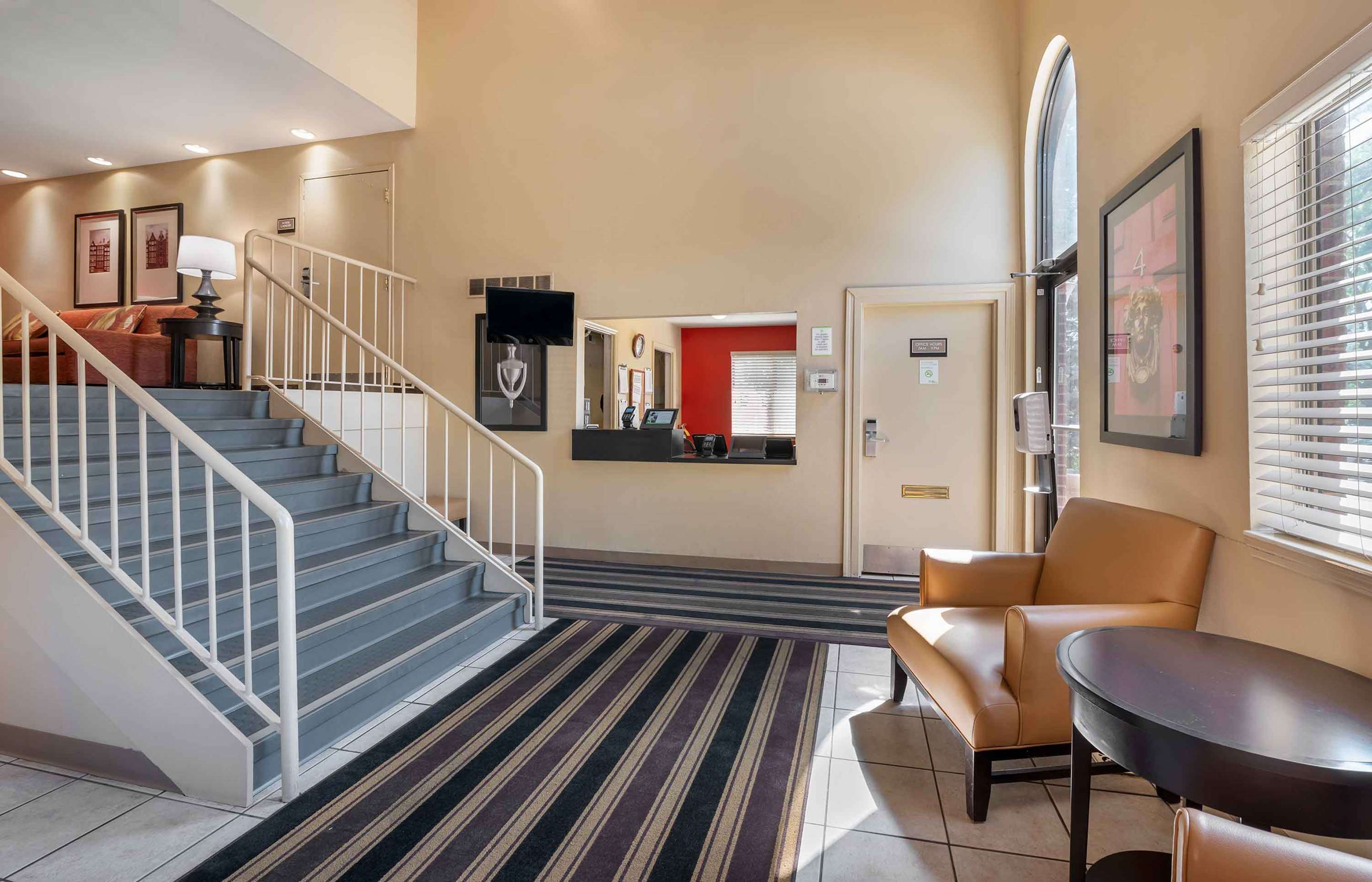 Lobby and Guest Check-in | Extended Stay America Select Suites Indianapolis N Carmel