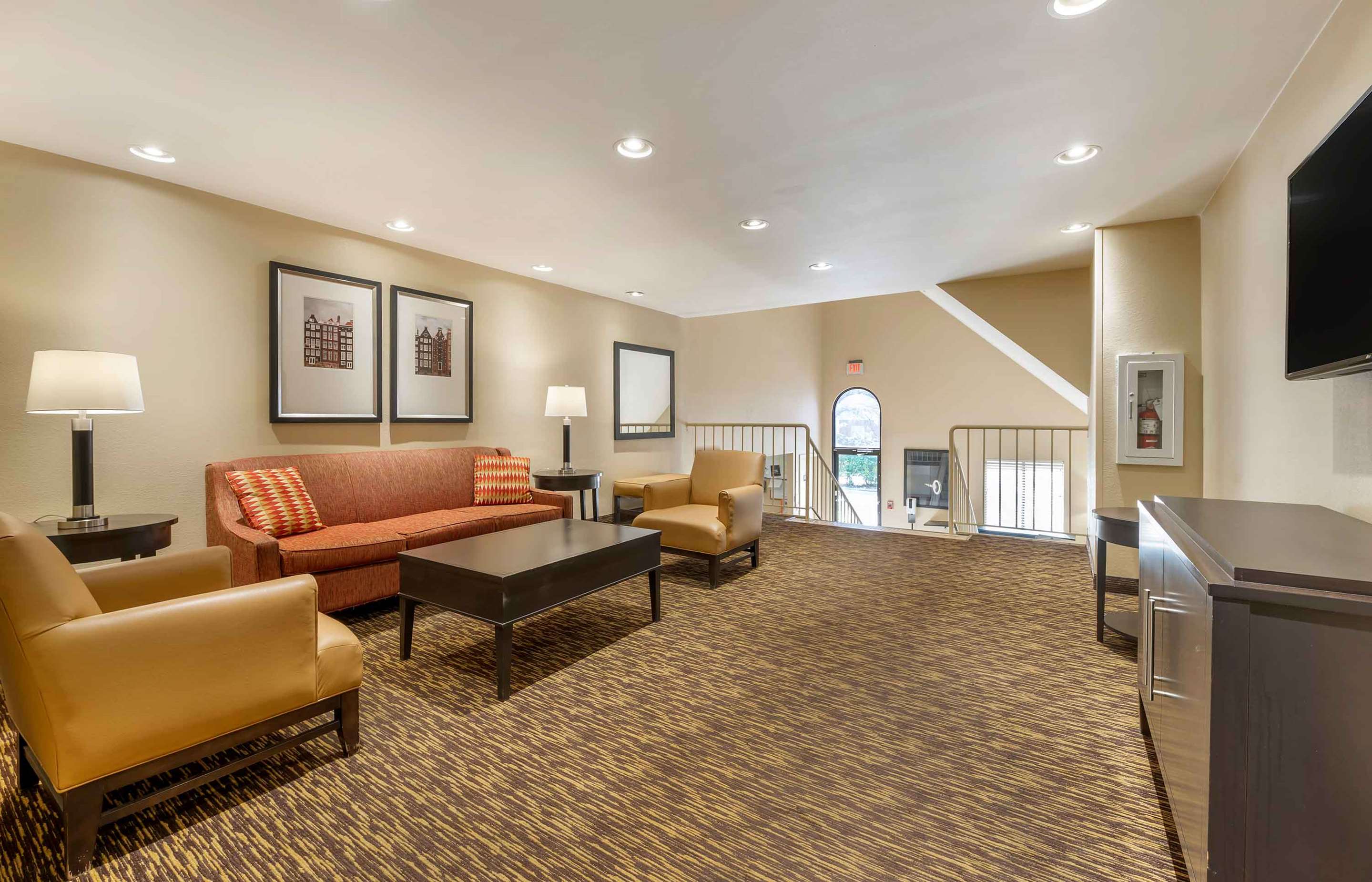 Lobby and Guest Check-in | Extended Stay America Suites - Indianapolis - Northwest - College Park