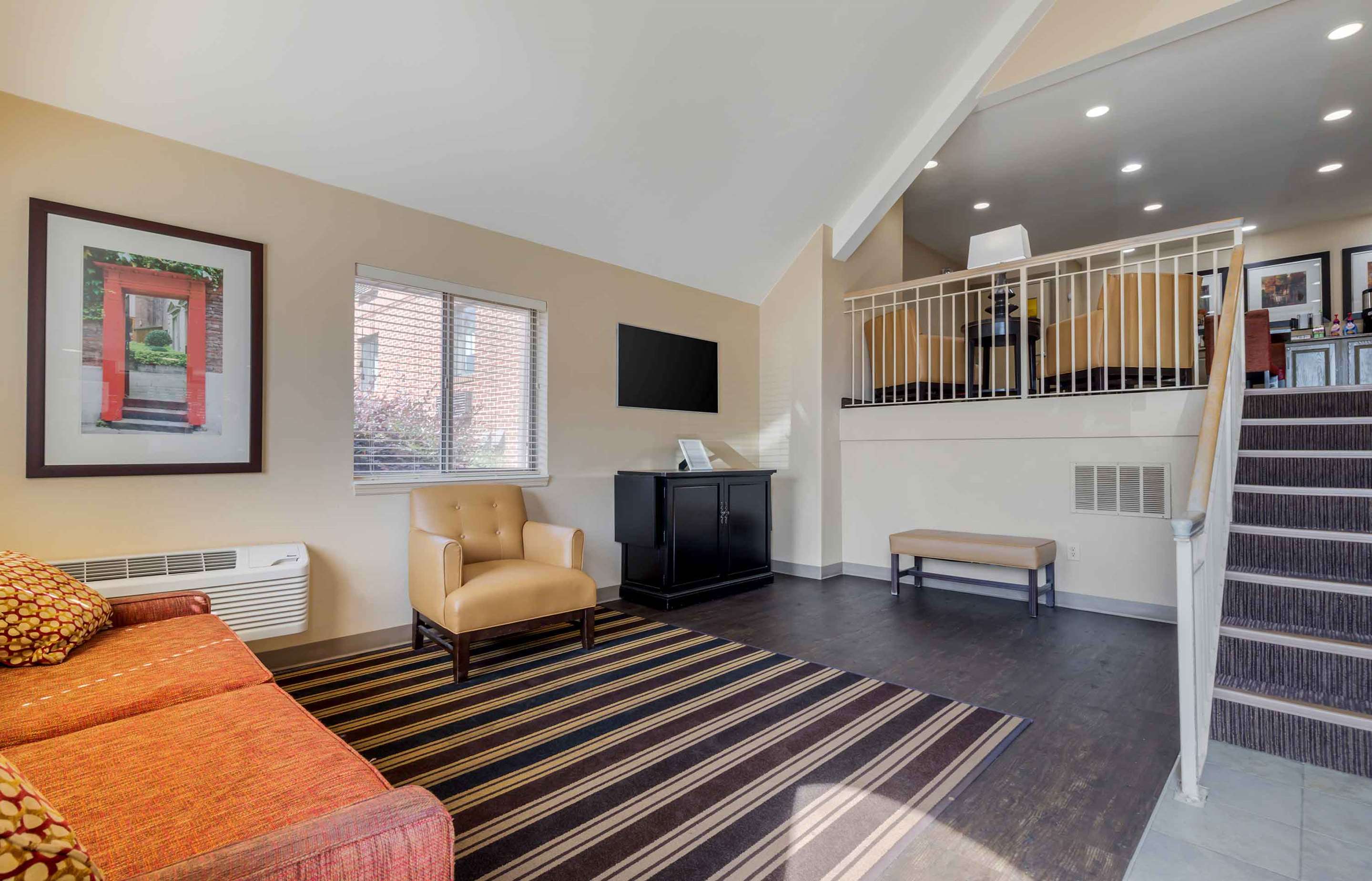Lobby and Guest Check-in | Extended Stay America Suites - Greenville - Haywood Mall