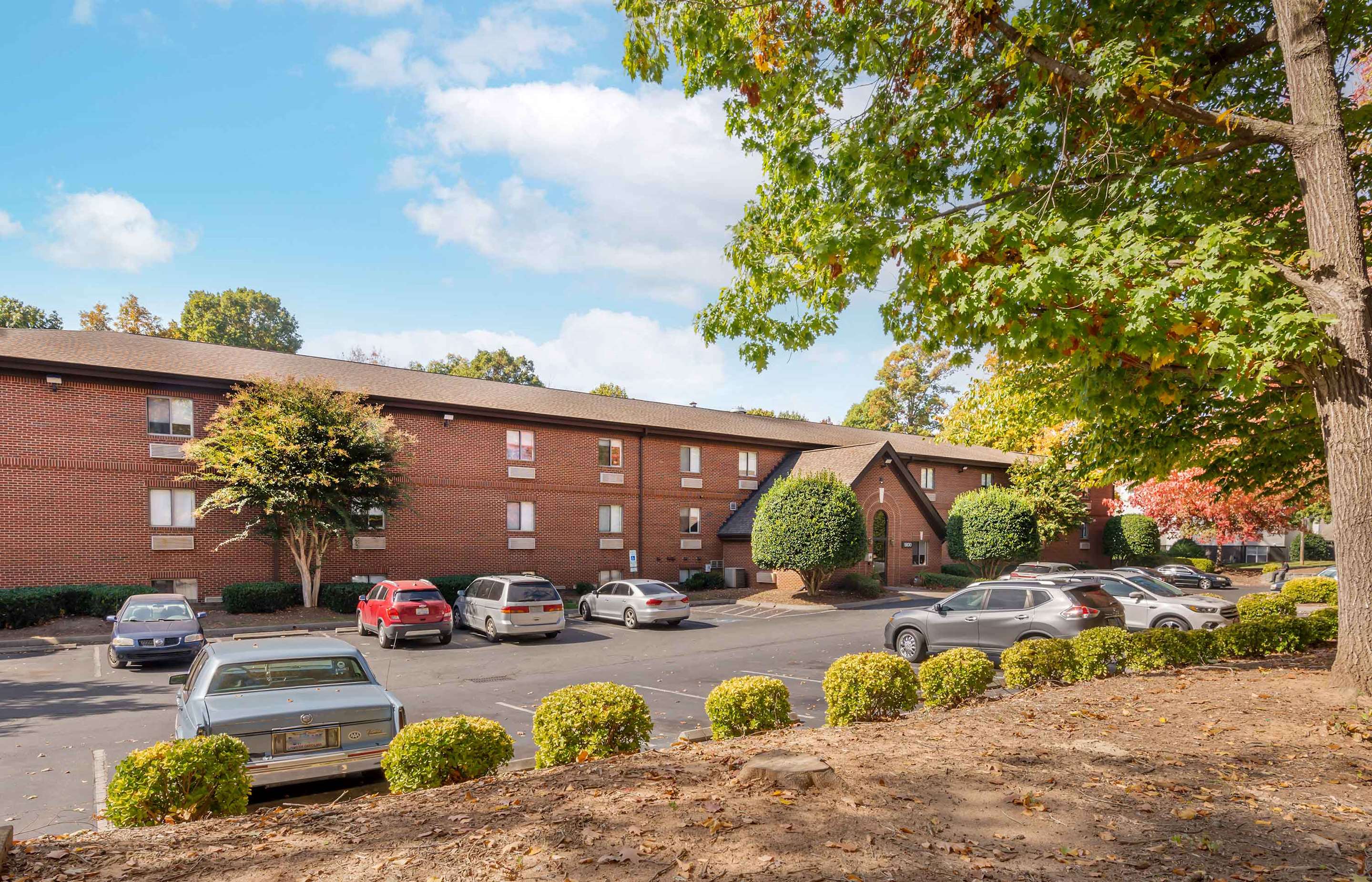 Exterior | Extended Stay America Suites - Charlotte - Tyvola Rd - Executive Park