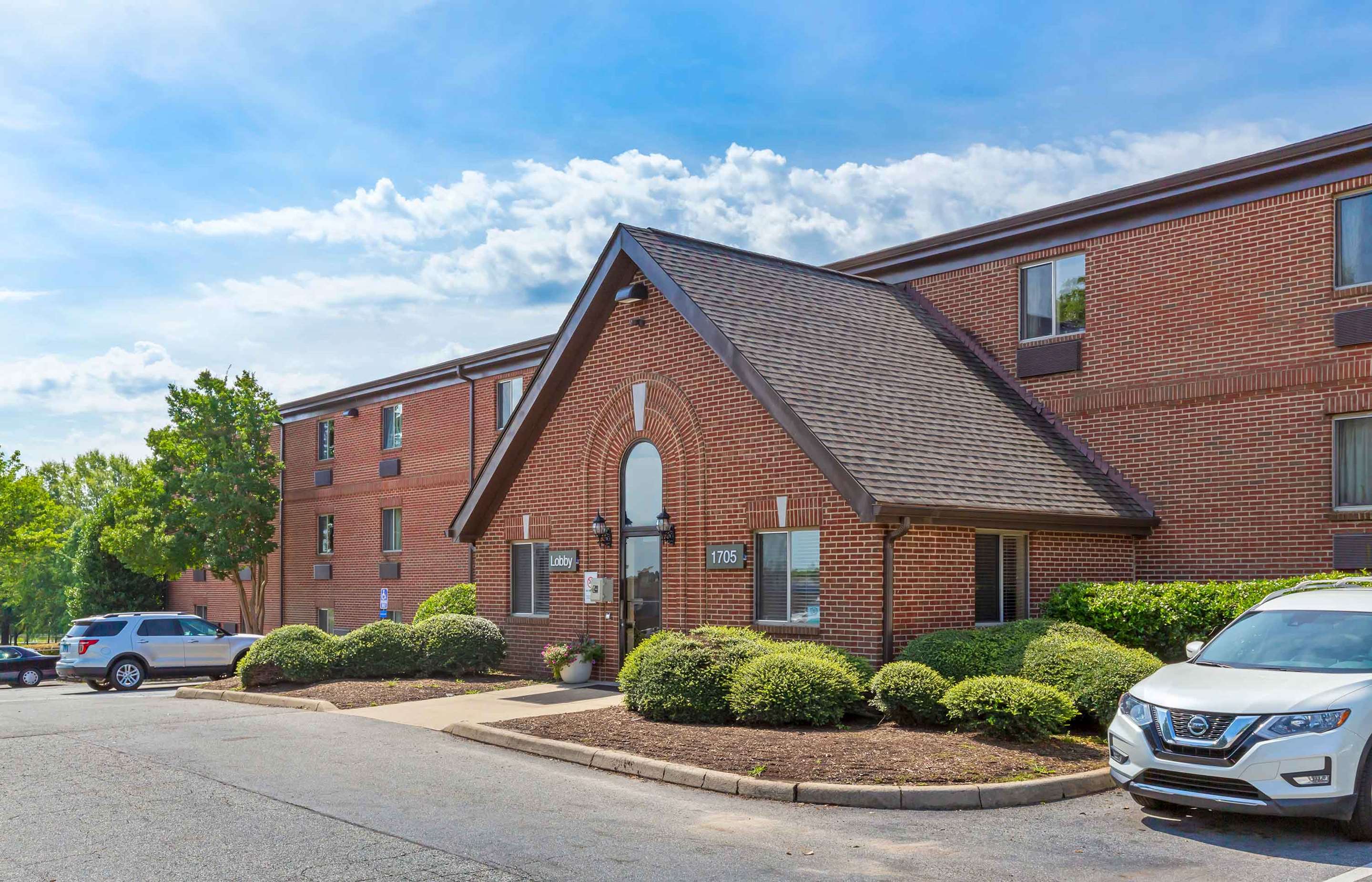 Exterior | Extended Stay America Suites - Greensboro - Wendover Ave
