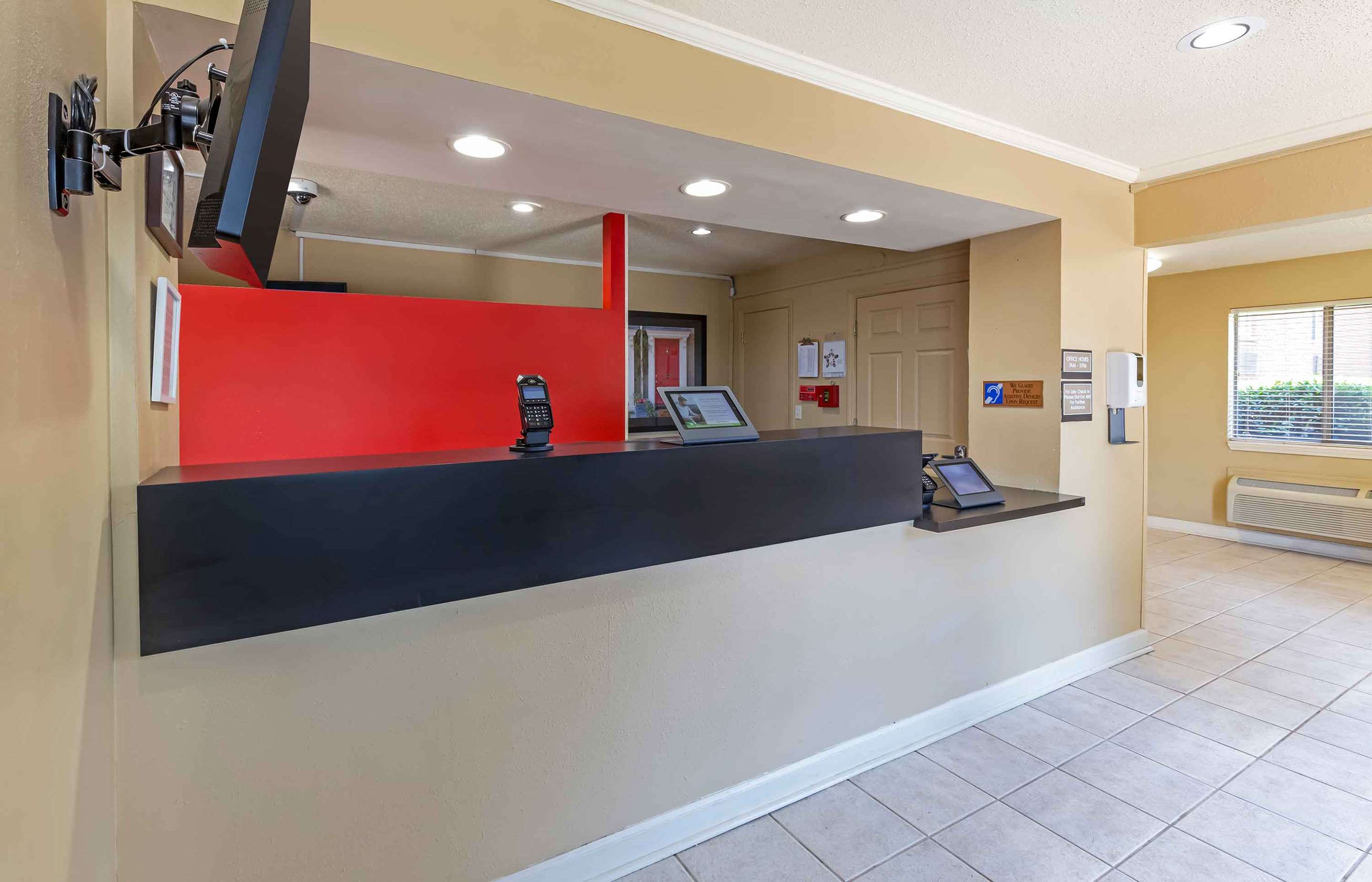 Lobby and Guest Check-in | Extended Stay America Suites - Greensboro - Wendover Ave