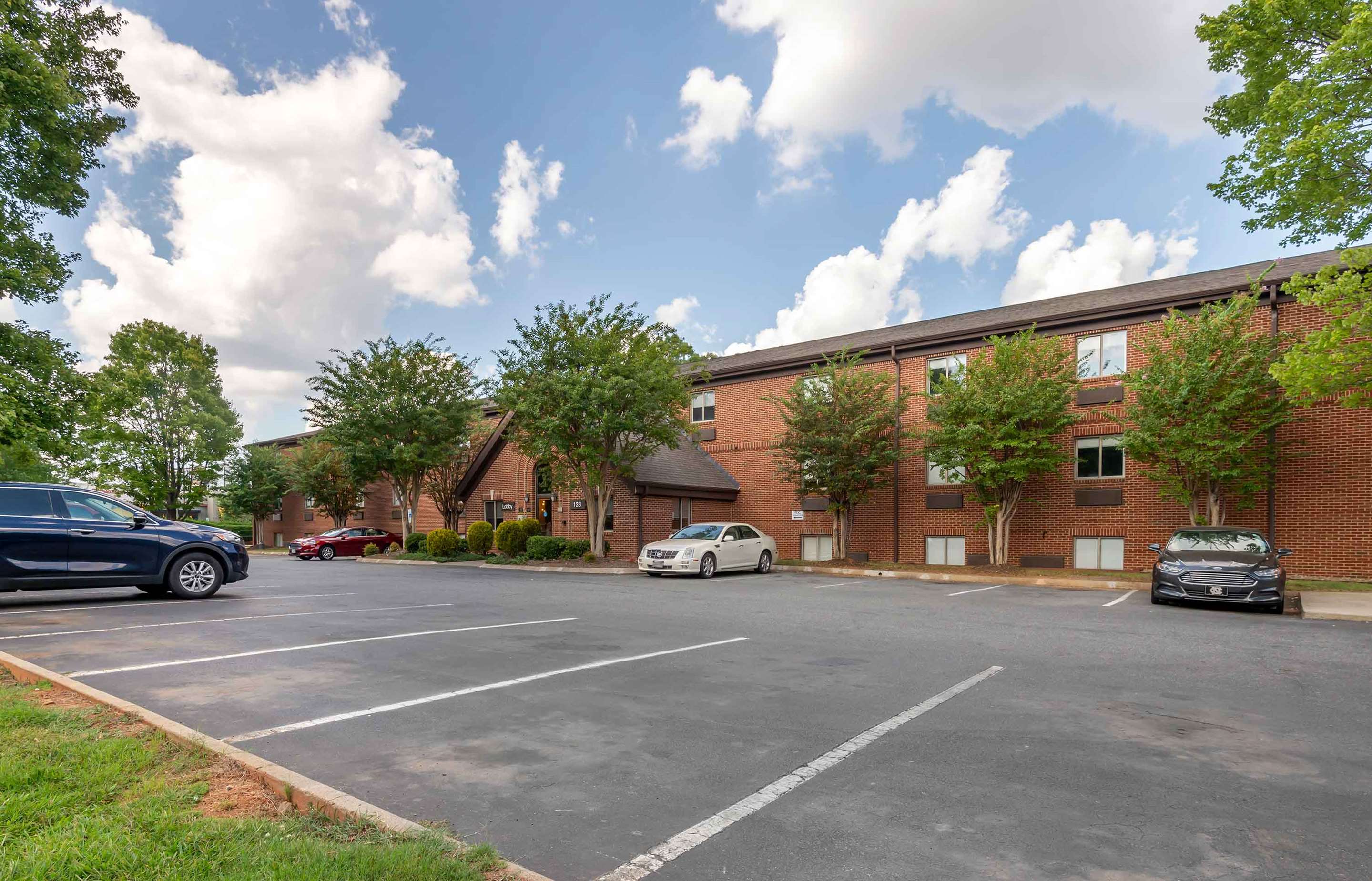 Exterior | Extended Stay America Suites - Charlotte - University Place - E McCullough Dr