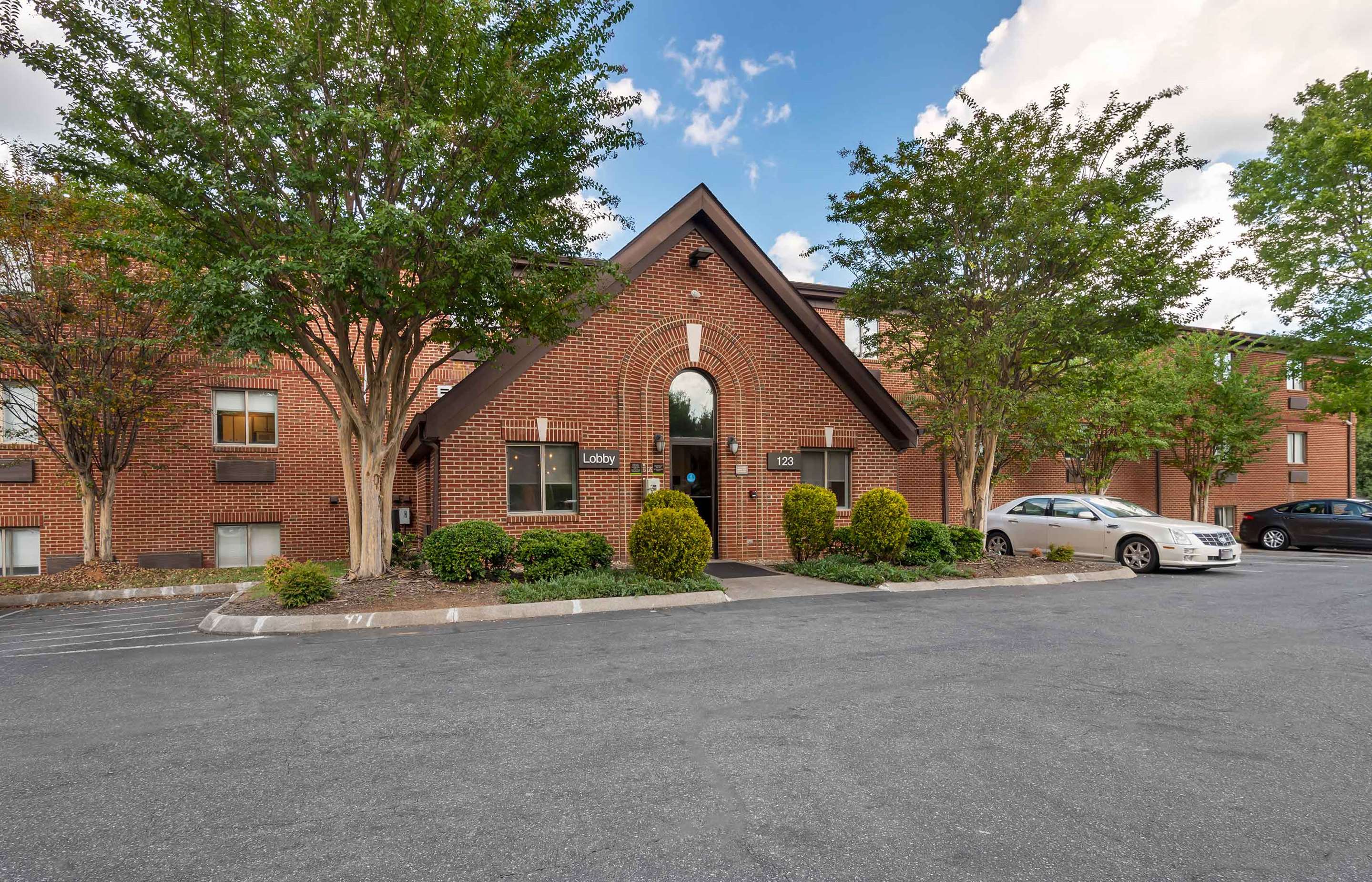 Exterior | Extended Stay America Suites - Charlotte - University Place - E McCullough Dr