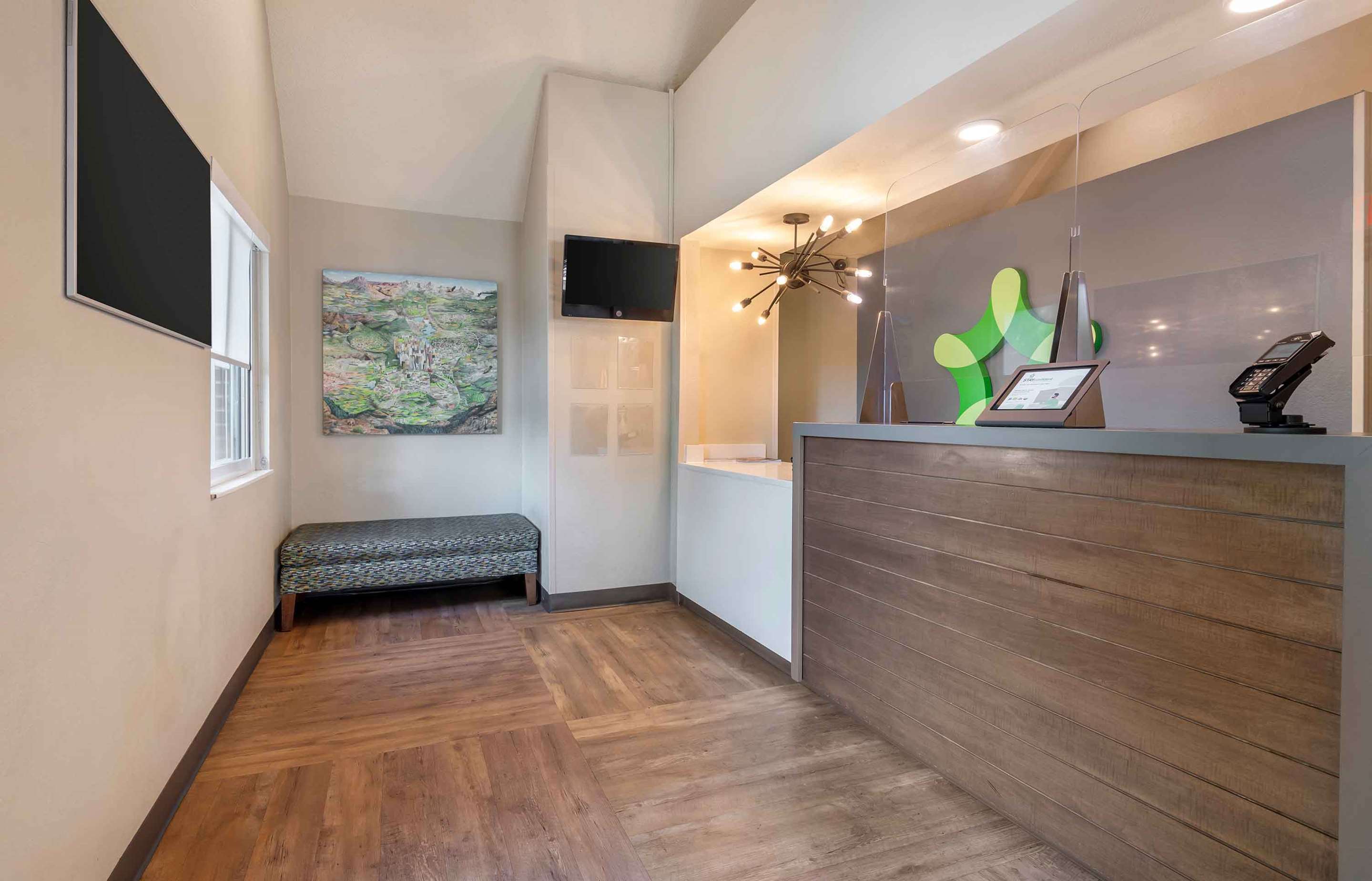 Lobby and Guest Check-in | Extended Stay America Suites - Charlotte - University Place - E McCullough Dr