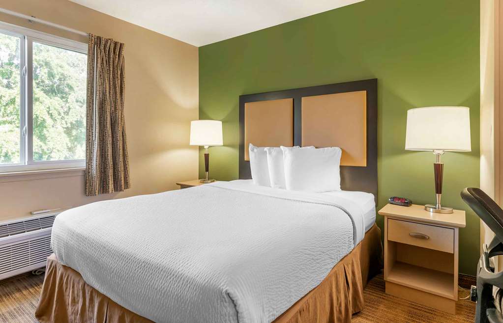 SUBURBAN STUDIOS CARY - RDU AIRPORT-guestroom-Guest Room,On-Site.jpg