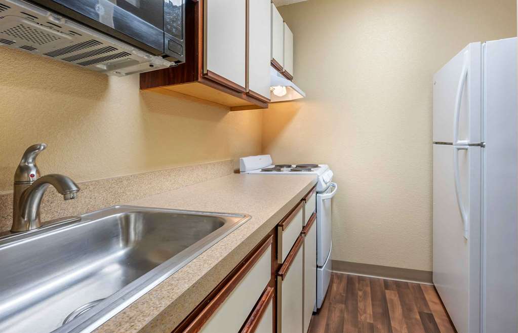 EXTENDED STAY AMERICA SELECT-guestroom-Guest Room,Kitchen/Kitchenette,On-Site.jpg