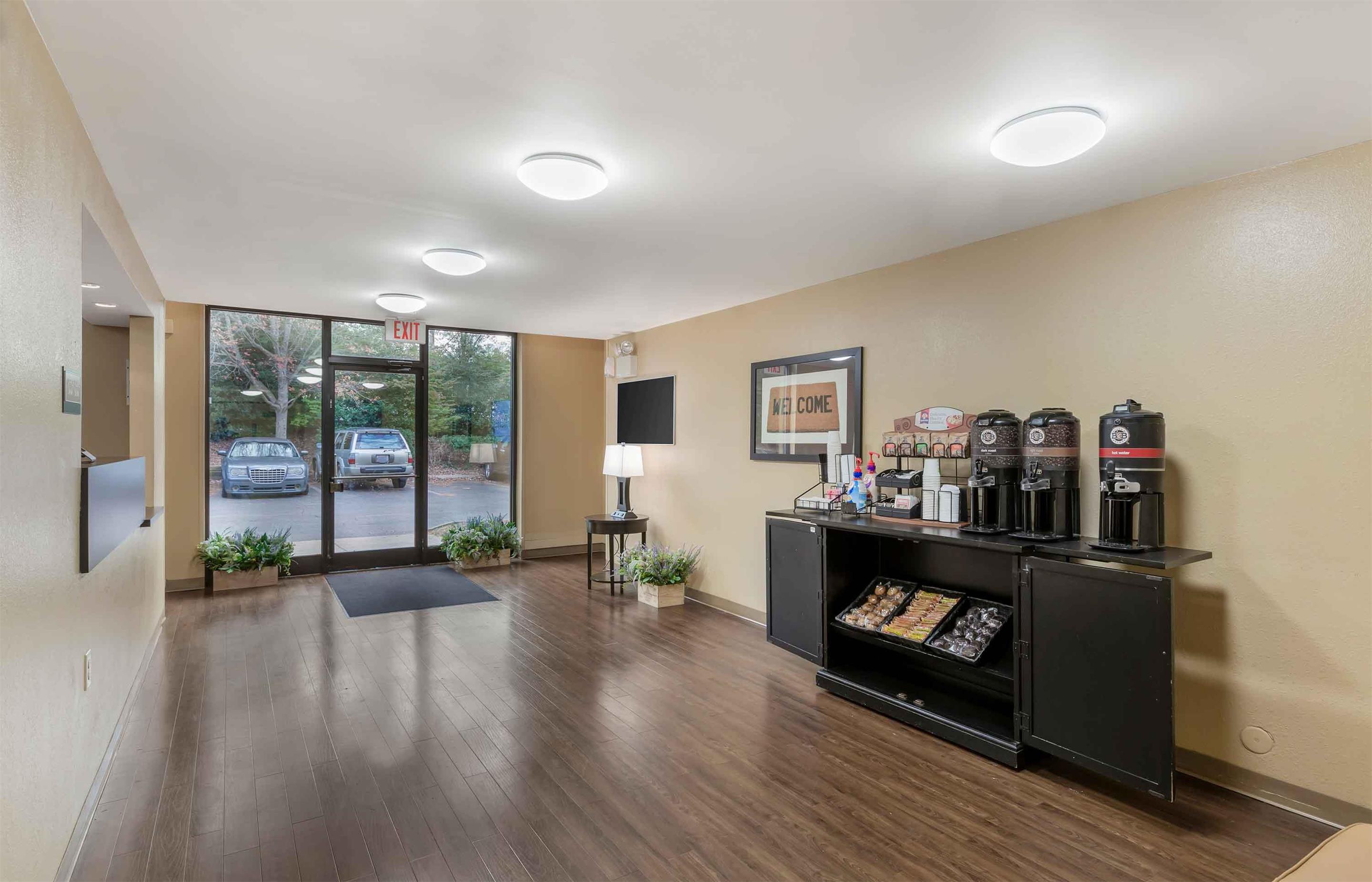 Lobby and Guest Check-in | Extended Stay America Suites North Raleigh Wake Towne Dr