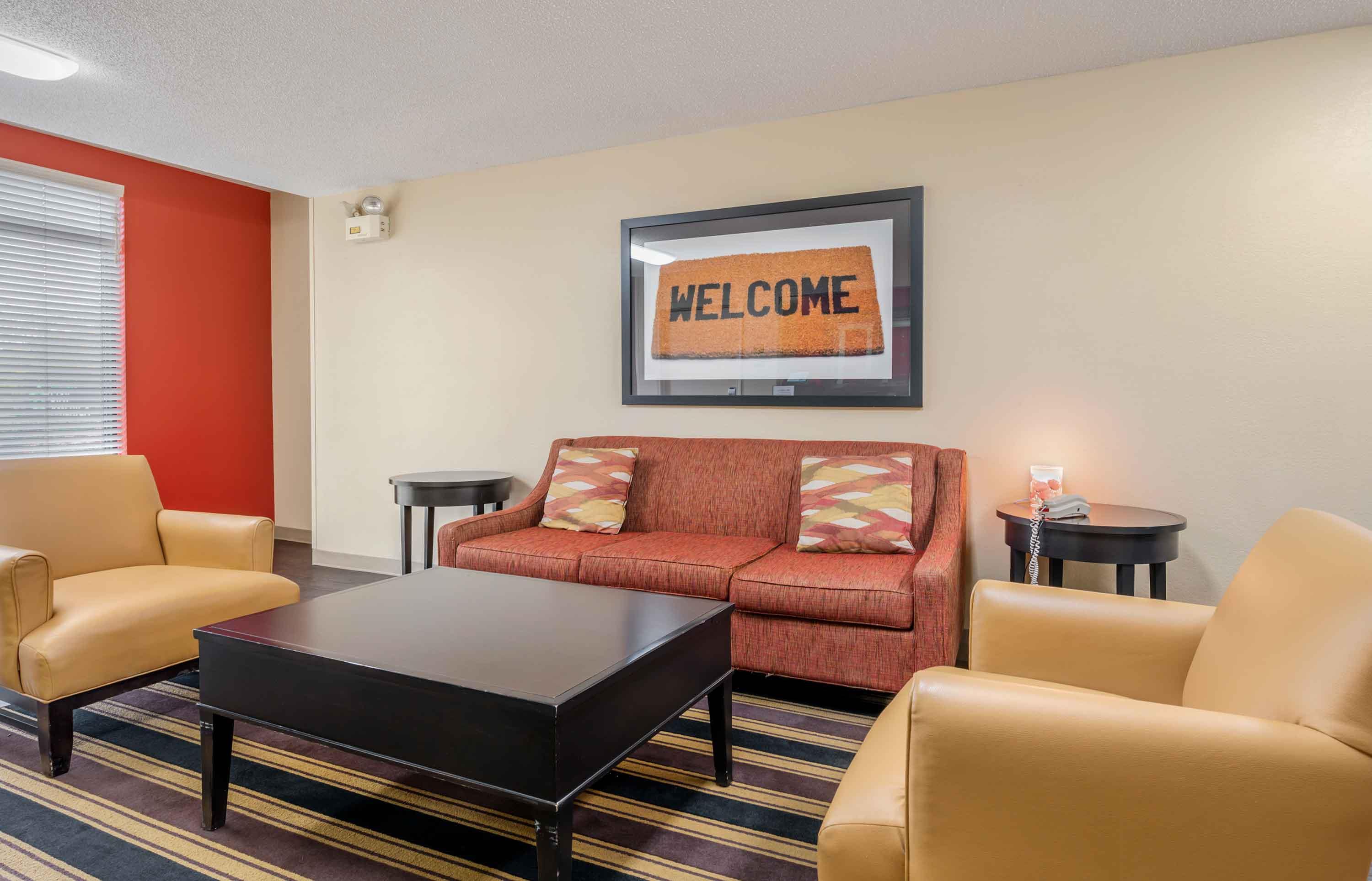 Lobby and Guest Check-in | Extended Stay America Suites Evansville East