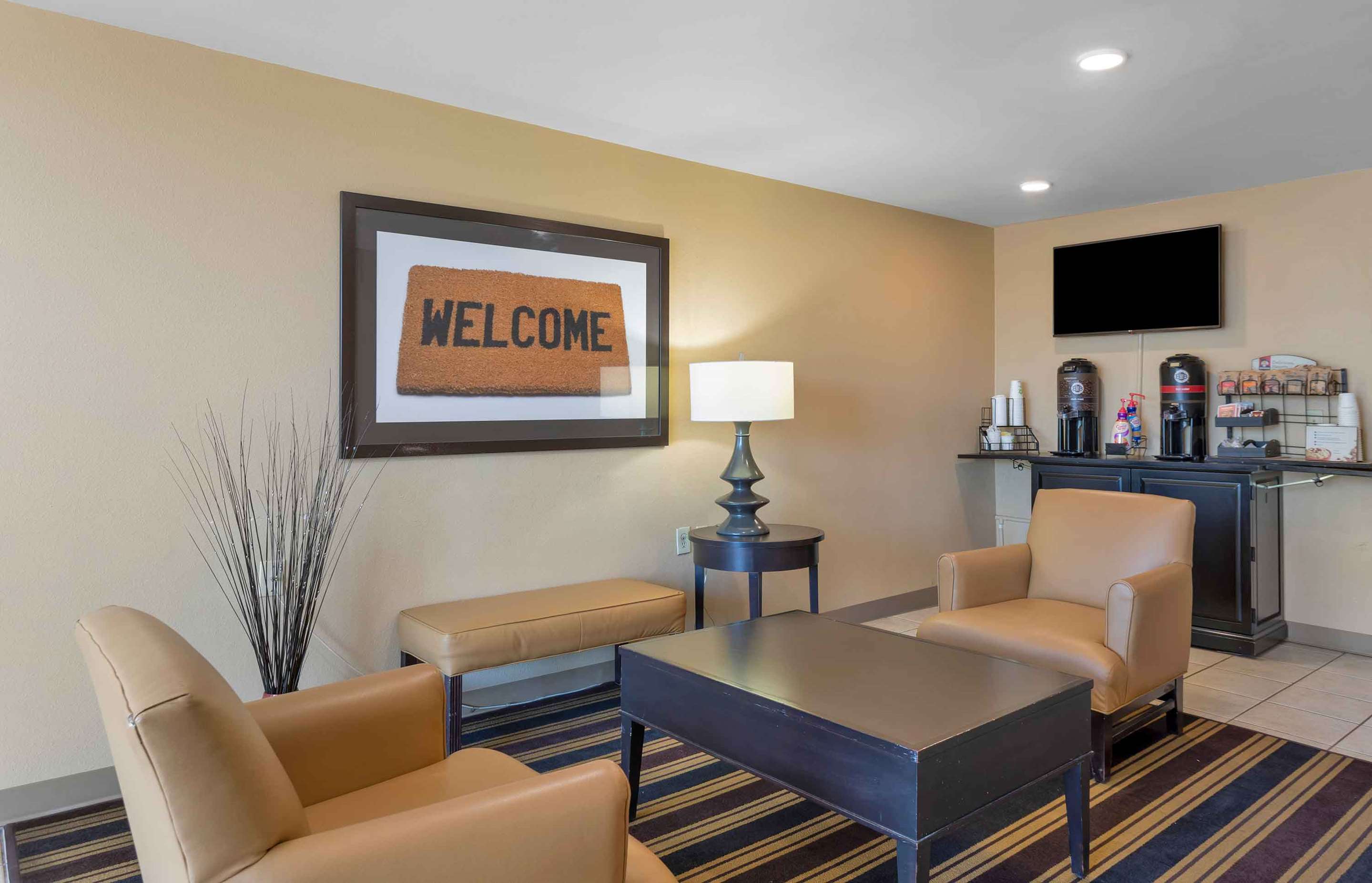 Lobby and Guest Check-in | Extended Stay America Suites - Memphis - Cordova
