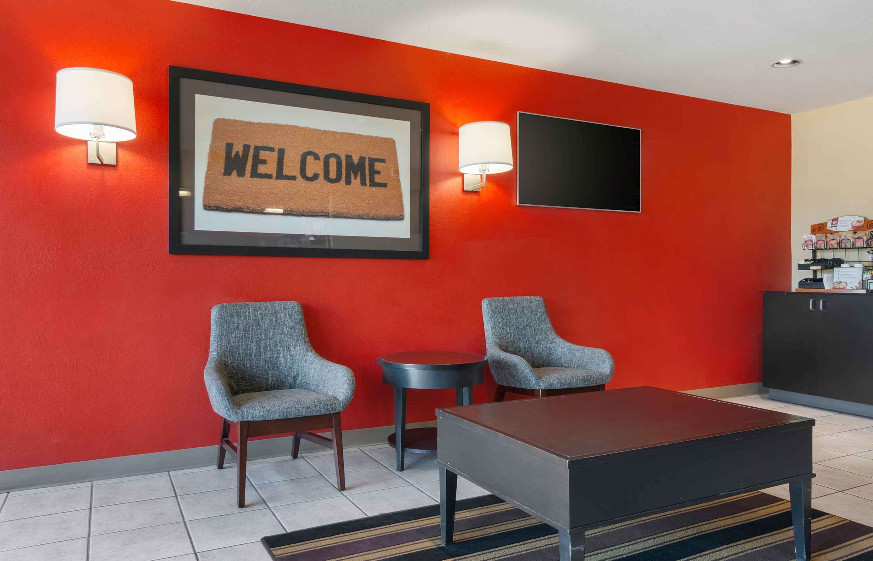 Lobby and Guest Check-in | Extended Stay America Select Suites St Louis Earth City