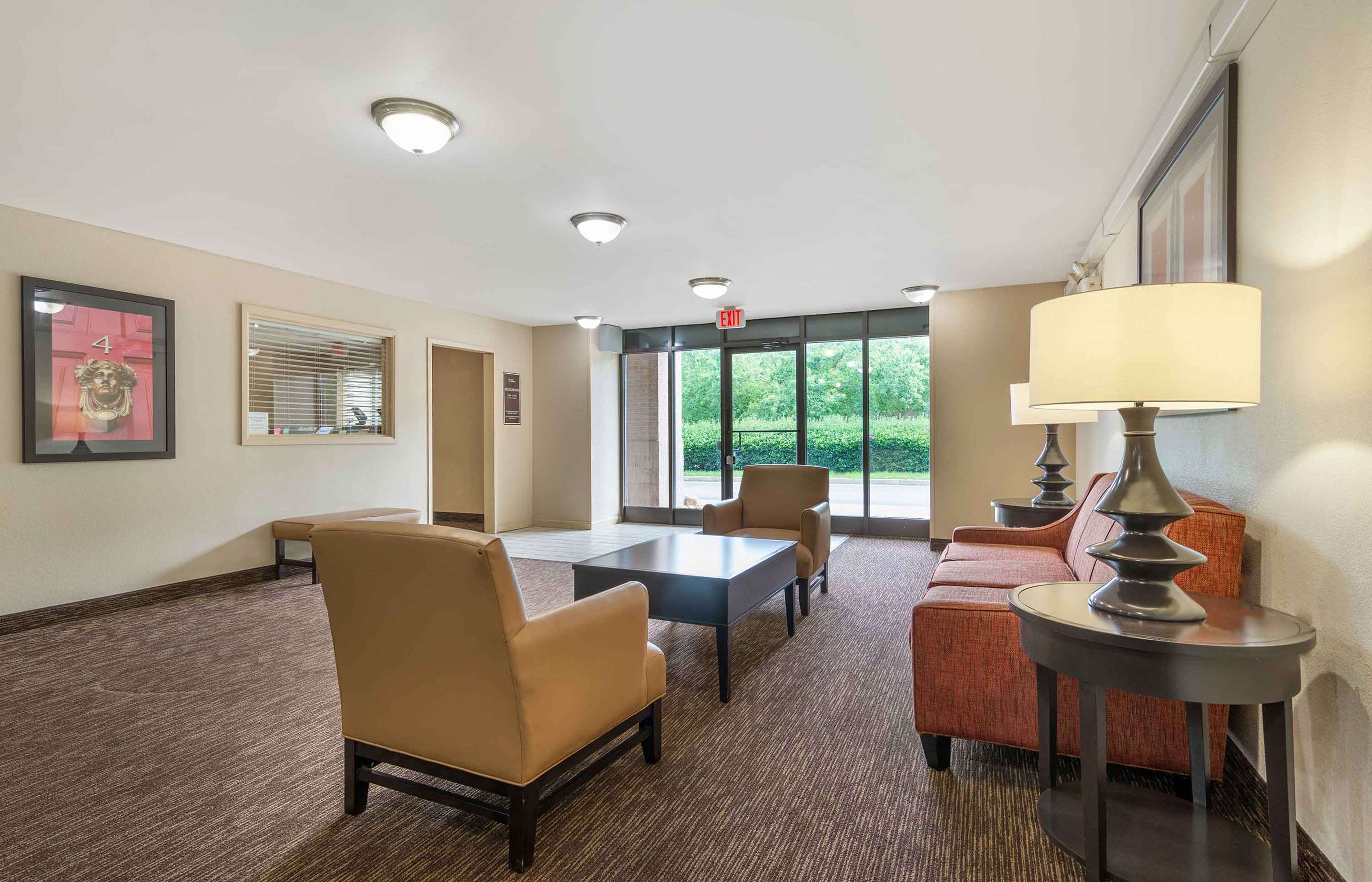 Lobby and Guest Check-in | Extended Stay America Select Suites Atlanta Alpharetta Norpt