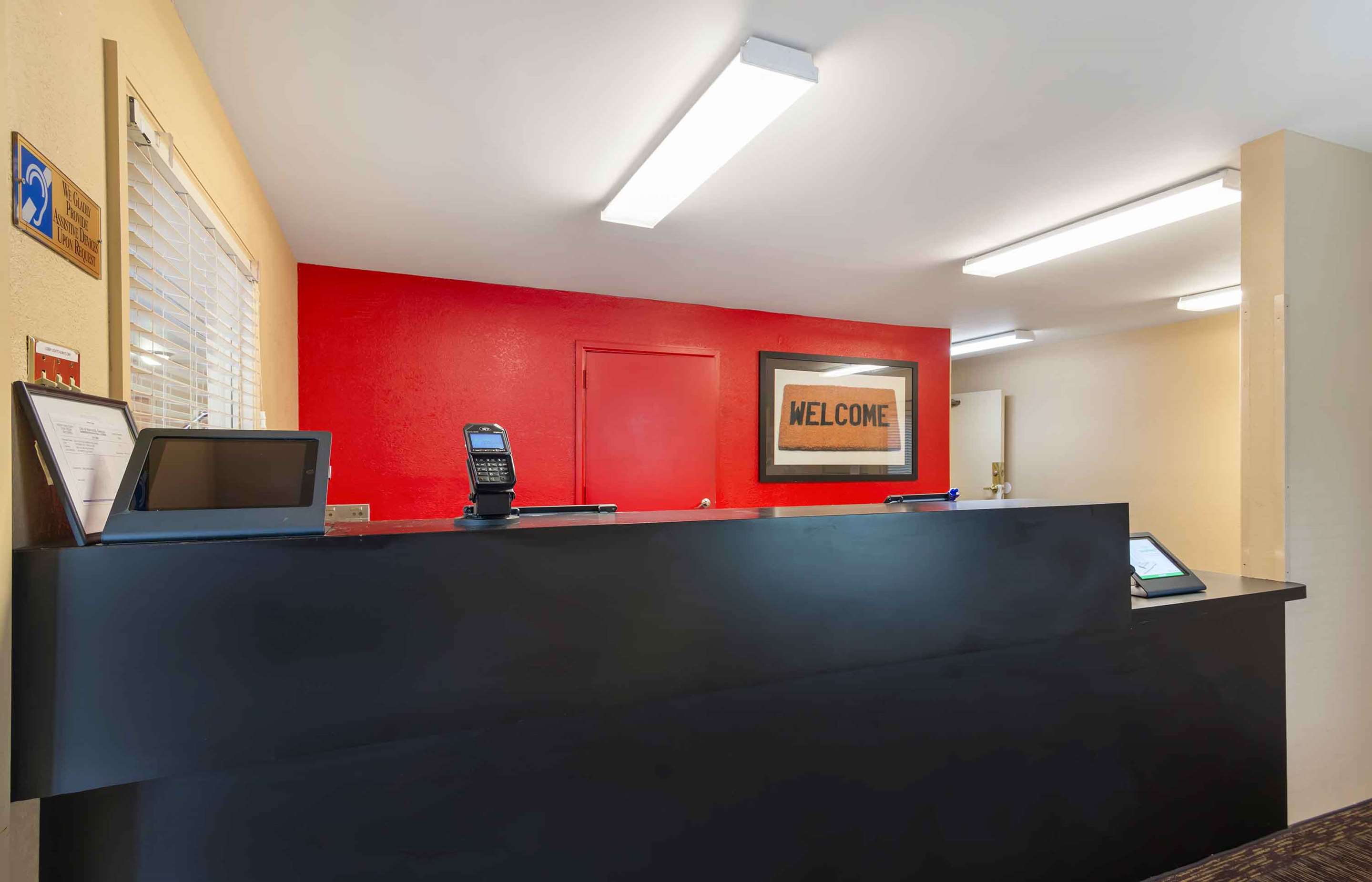 Lobby and Guest Check-in | Extended Stay America Select Suites Atlanta Alpharetta Norpt