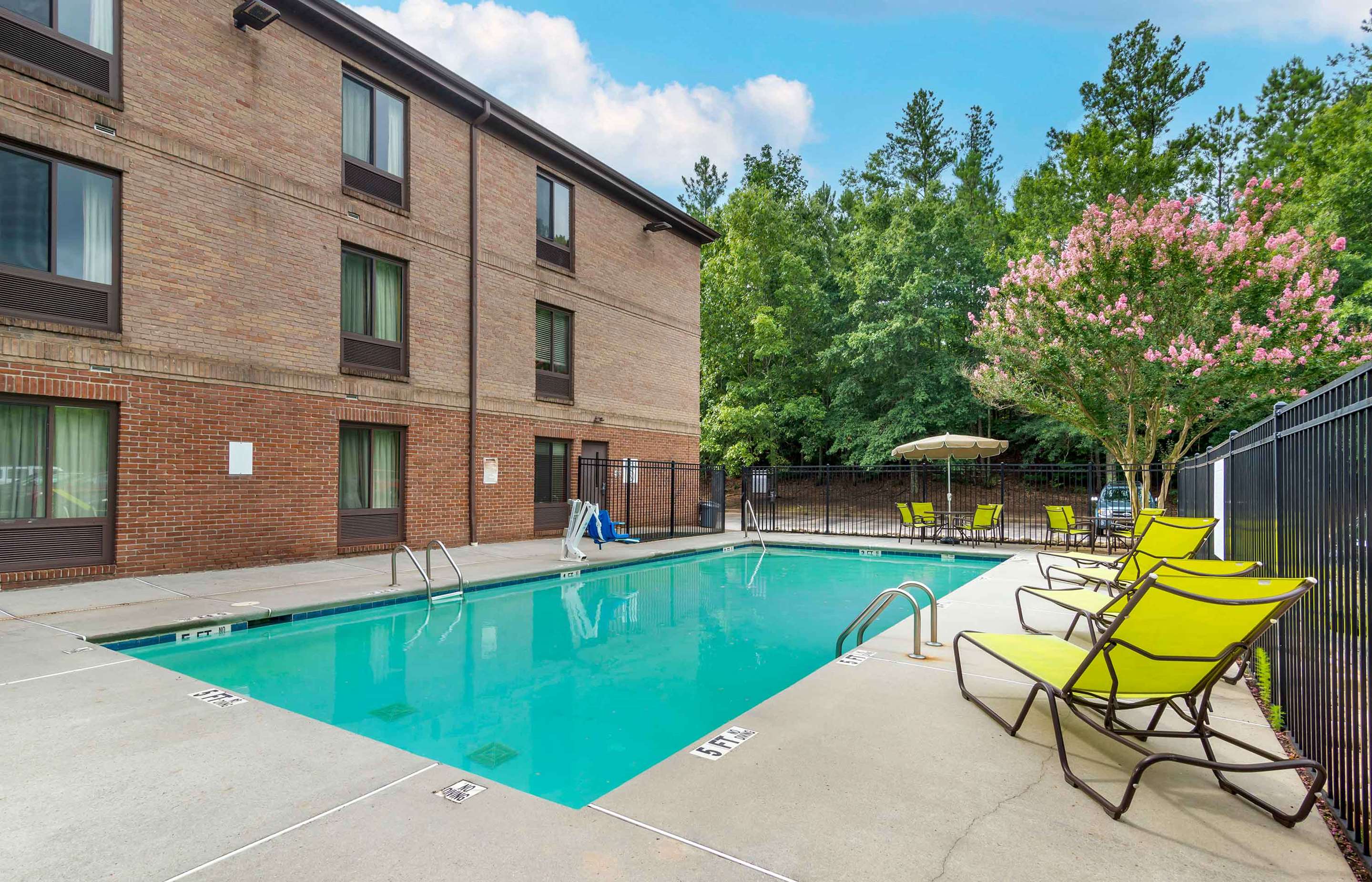 Swimming Pool | Extended Stay America Select Suites Atlanta Alpharetta Norpt