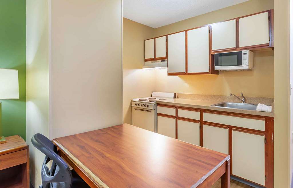 EXTENDED STAY AMERICA SELECT-guestroom-Guest Room,Kitchen/Kitchenette,On-Site.jpg