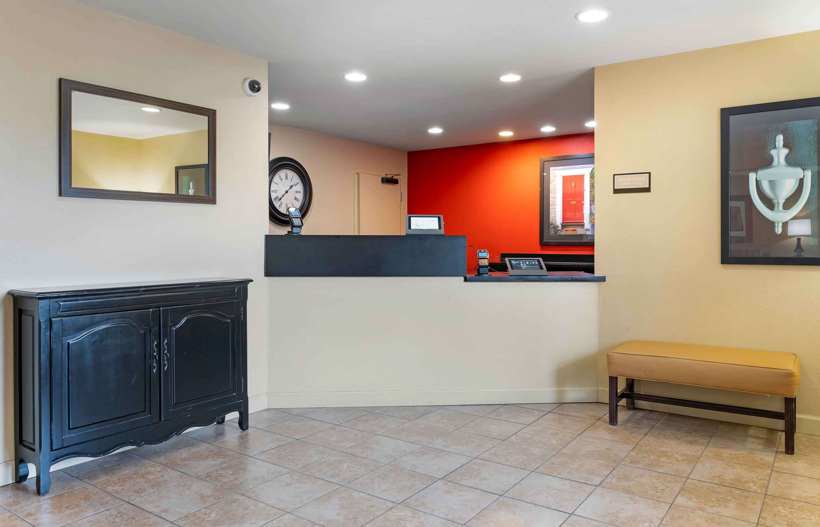 Lobby and Guest Check-in | Extended Stay America Select Suites South Bend Mishawaka S