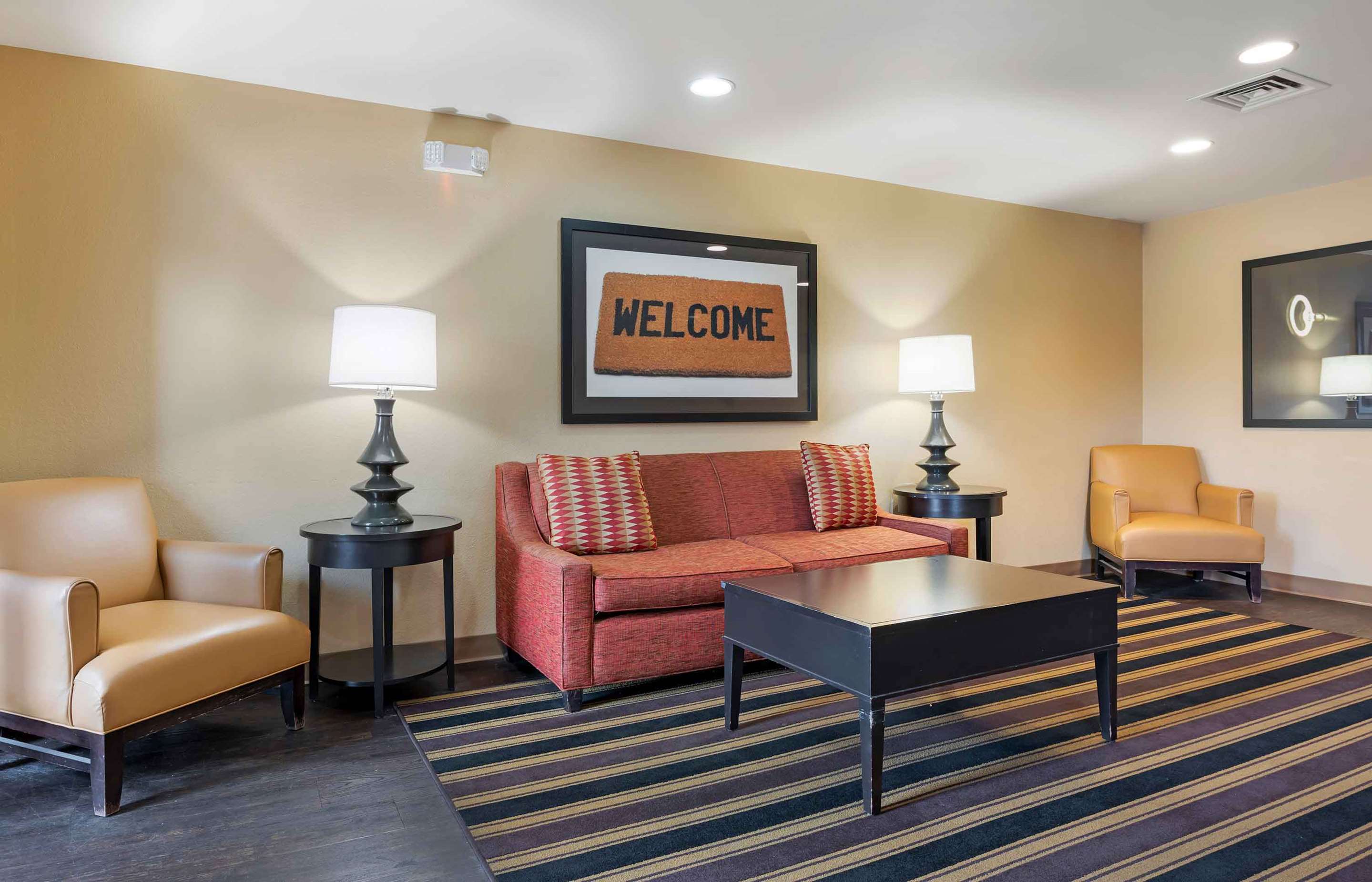 Lobby and Guest Check-in | Extended Stay America Select Suites South Bend Mishawaka S