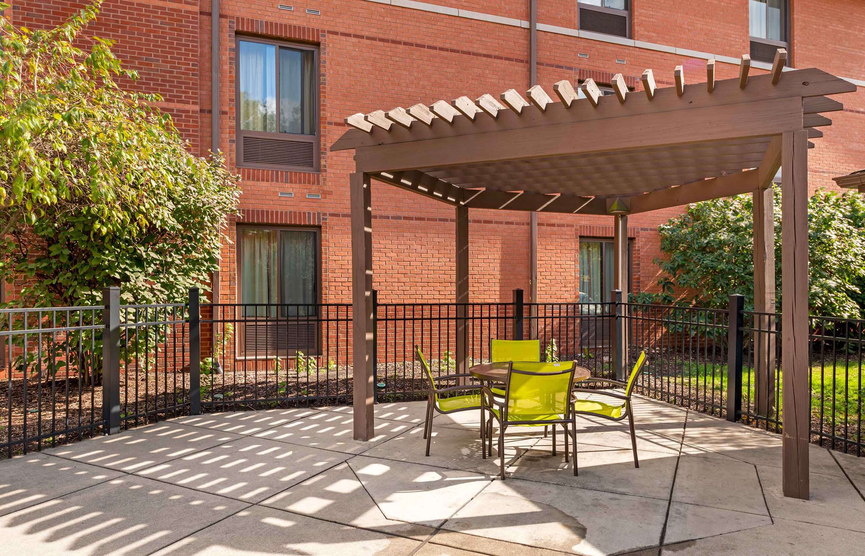 Picnic Area | Extended Stay America Select Suites South Bend Mishawaka S