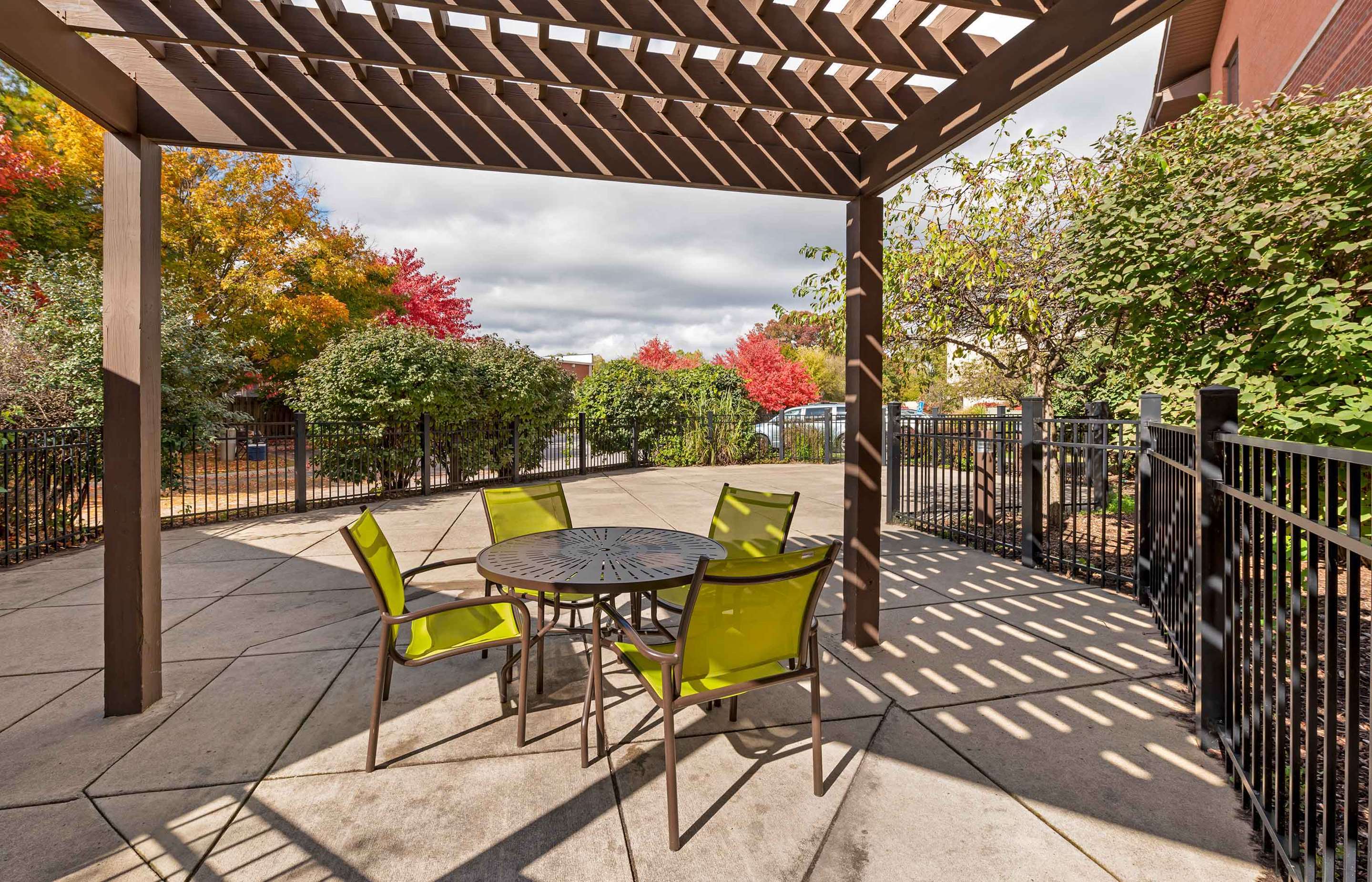 Picnic Area | Extended Stay America Select Suites South Bend Mishawaka S