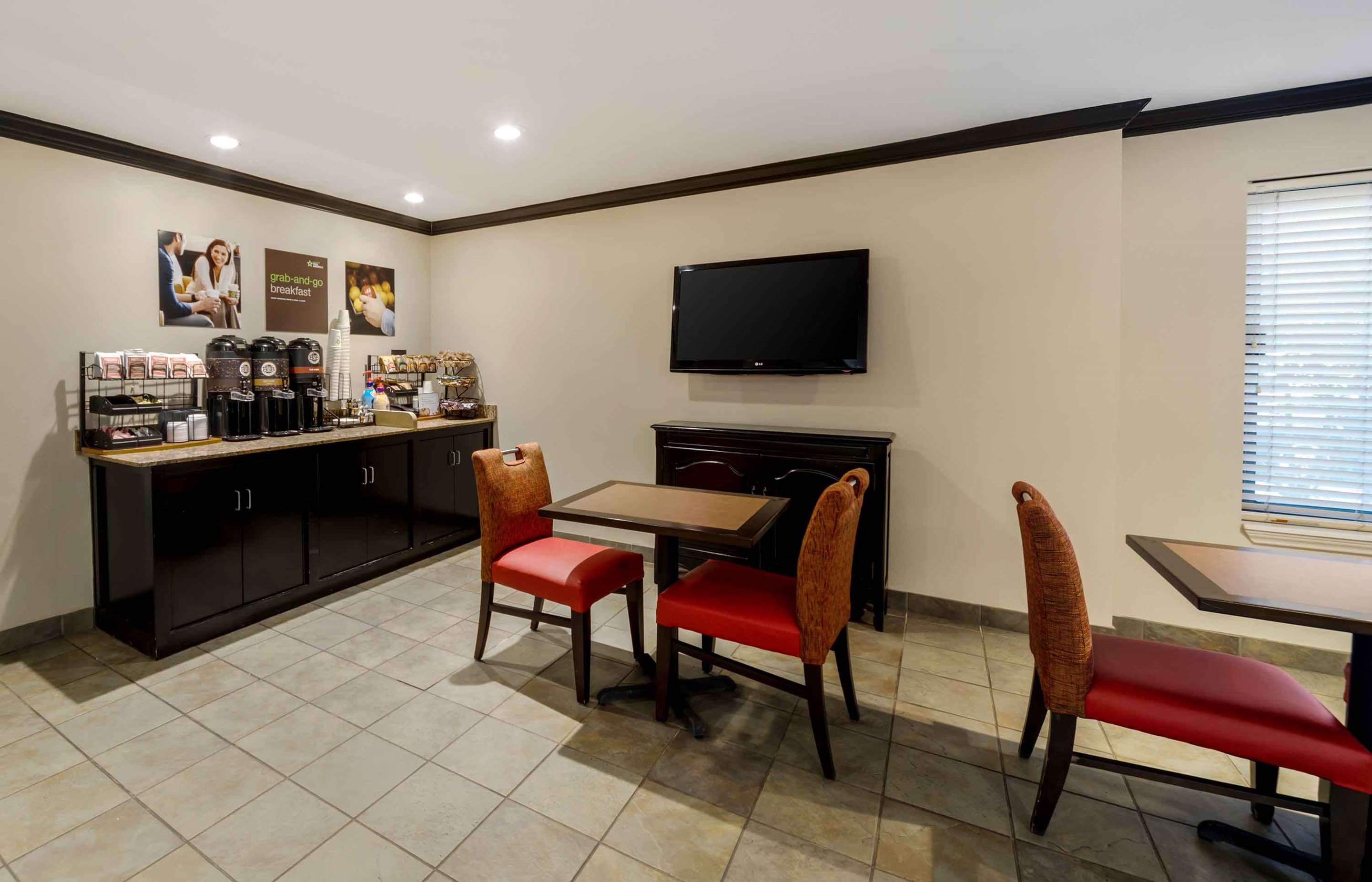 Breakfast Room | Extended Stay America Suites Oklahoma City Northwest