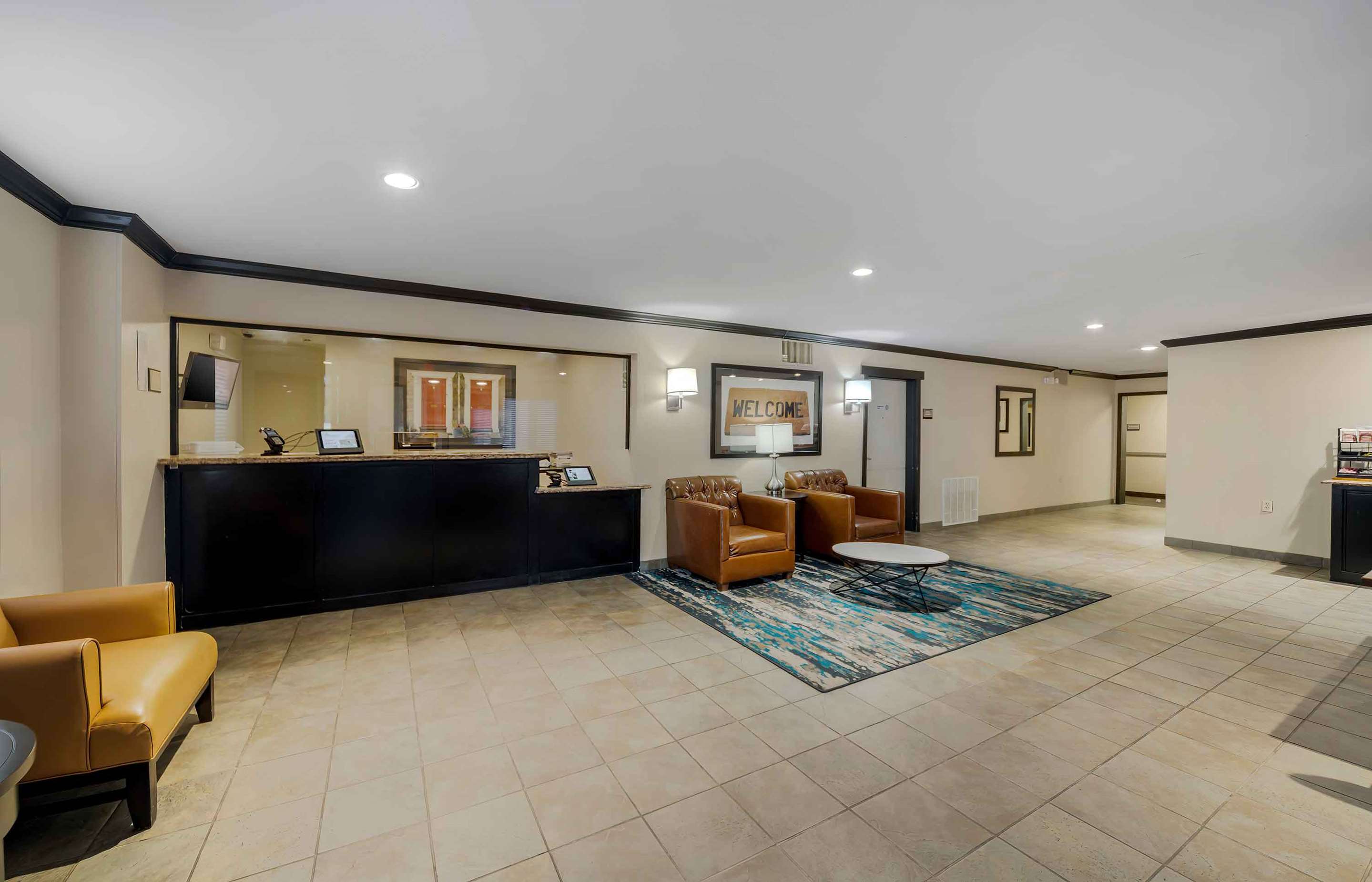 Lobby and Guest Check-in | Extended Stay America Suites Oklahoma City Northwest