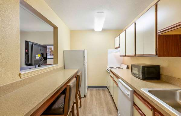  - Extended Stay America Suites Middleburg Heights - I-71, Exit 235