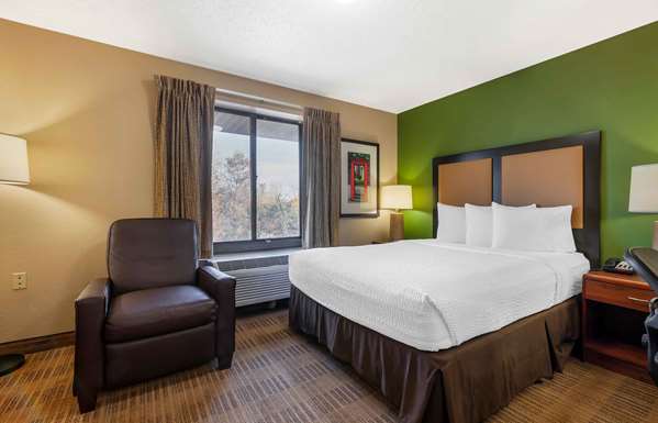  - Extended Stay America Suites State Street Rockford - I-39 & I-90, Exit 15