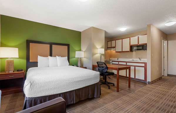  - Extended Stay America Suites State Street Rockford - I-39 & I-90, Exit 15
