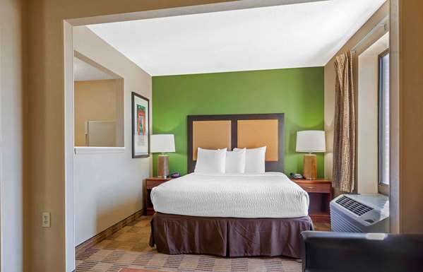  - Extended Stay America Suites State Street Rockford - I-39 & I-90, Exit 15