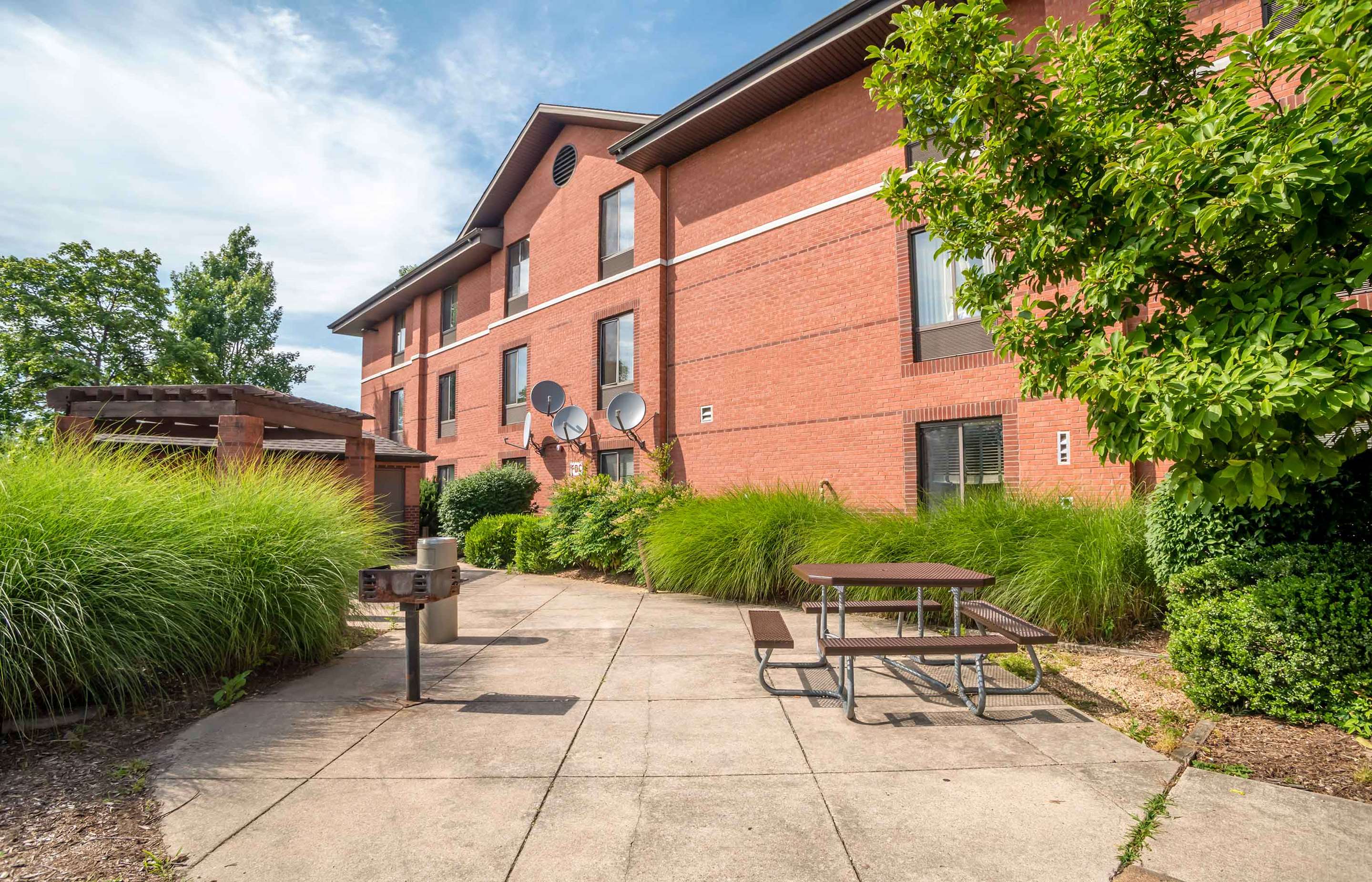 Picnic Area | Extended Stay America Select Suites Columbia Gateway Drive